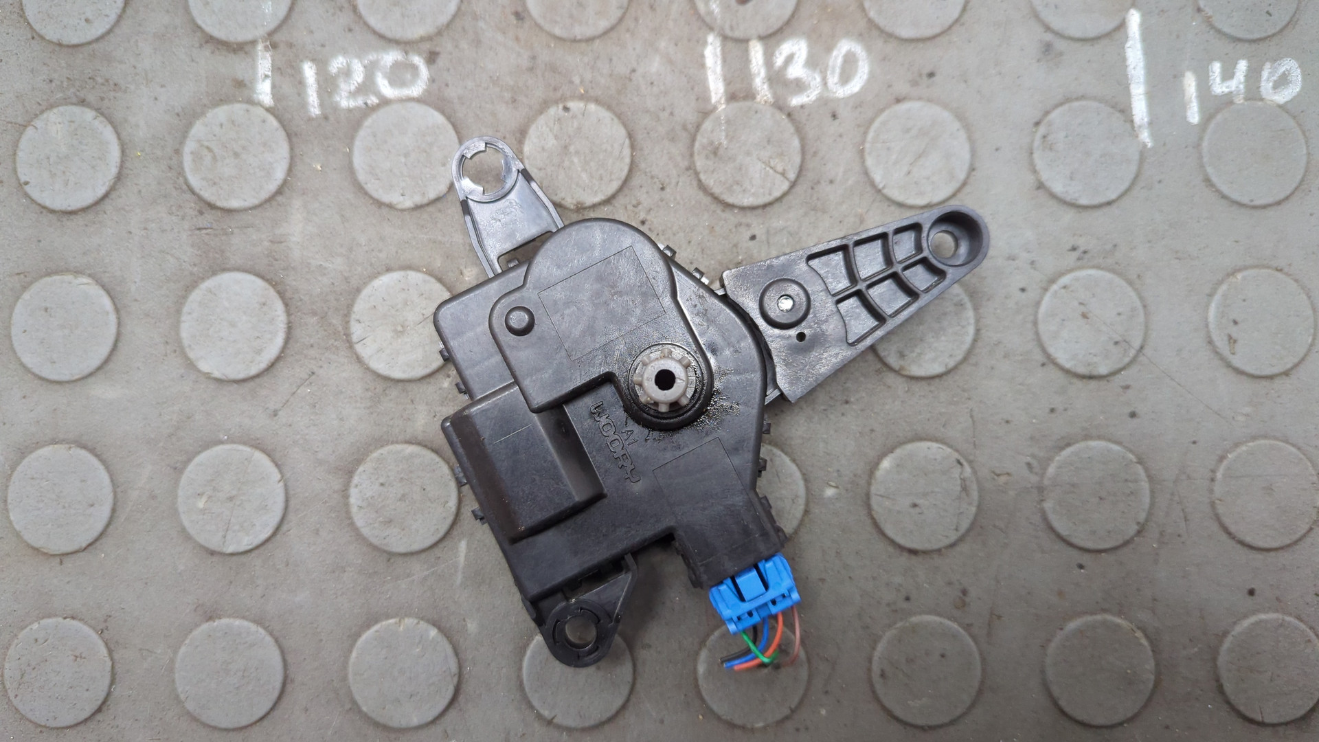 Моторчик заслонки печки