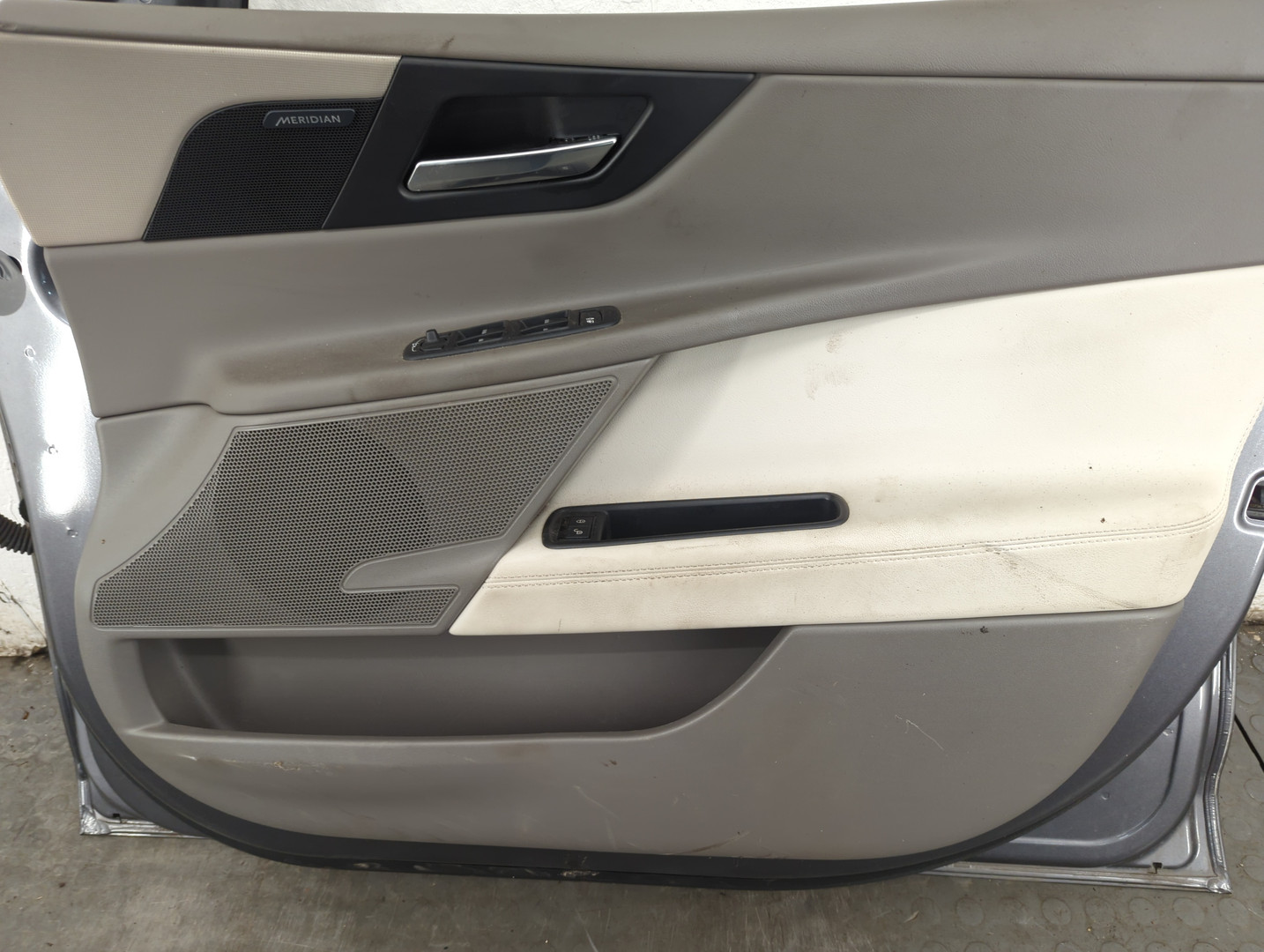 Дверь передняя правая