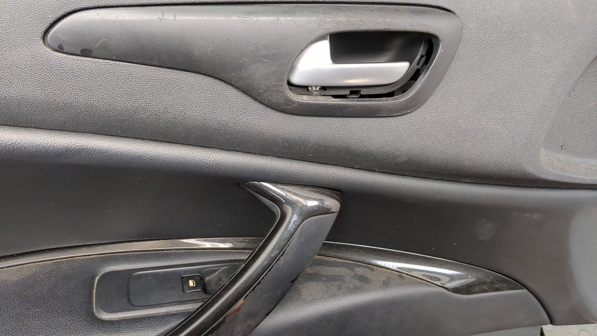 Дверь передняя левая