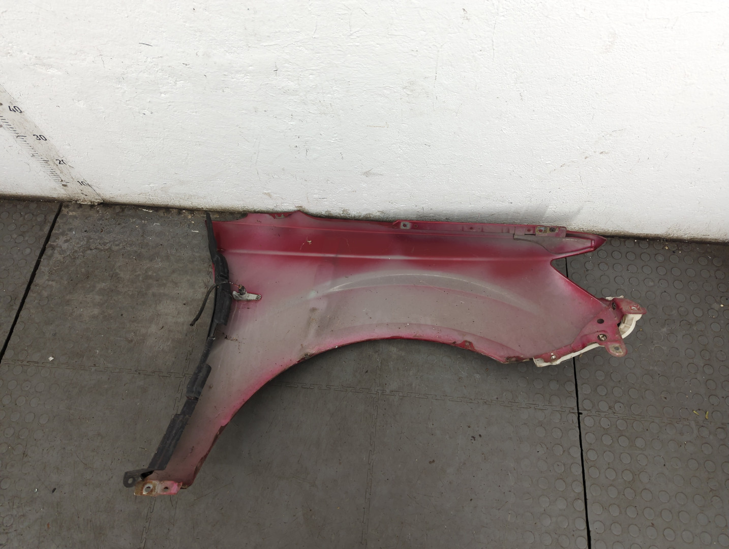 Крыло переднее левое