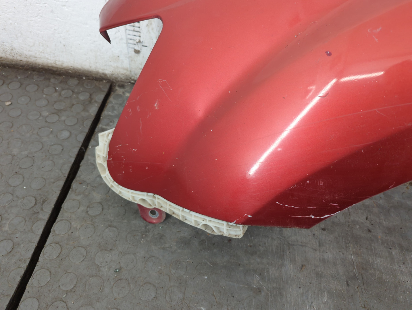 Крыло переднее левое