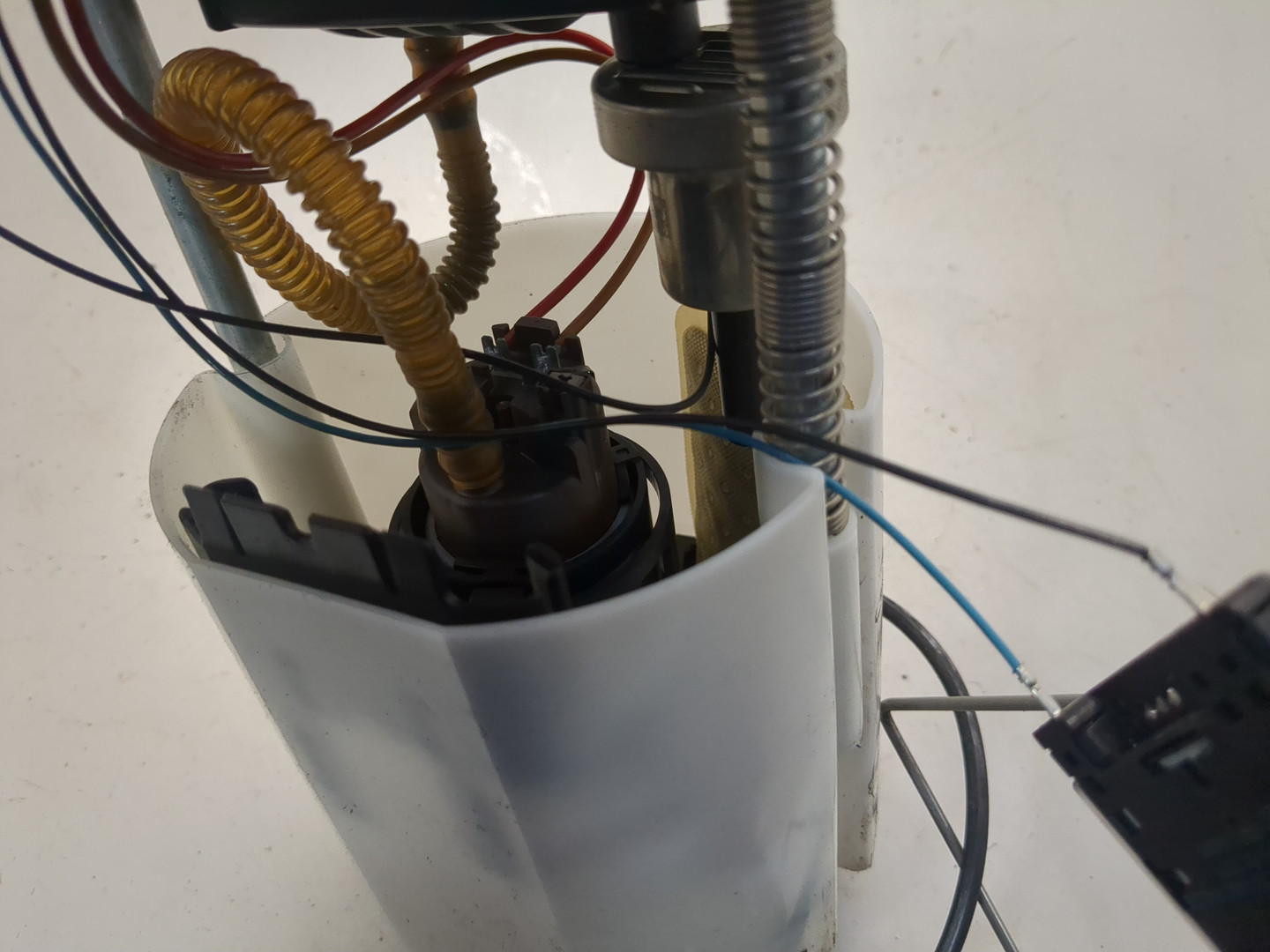 Насос топливный электрический