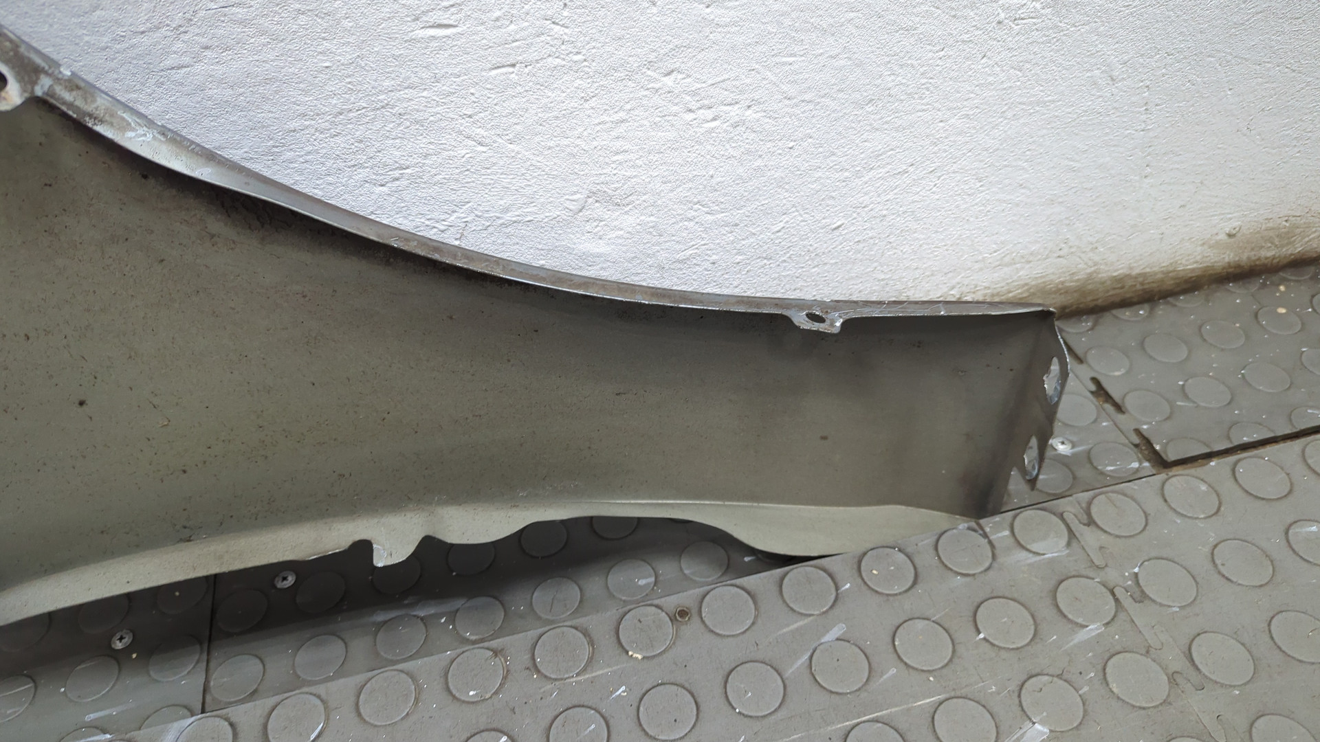 Крыло переднее левое