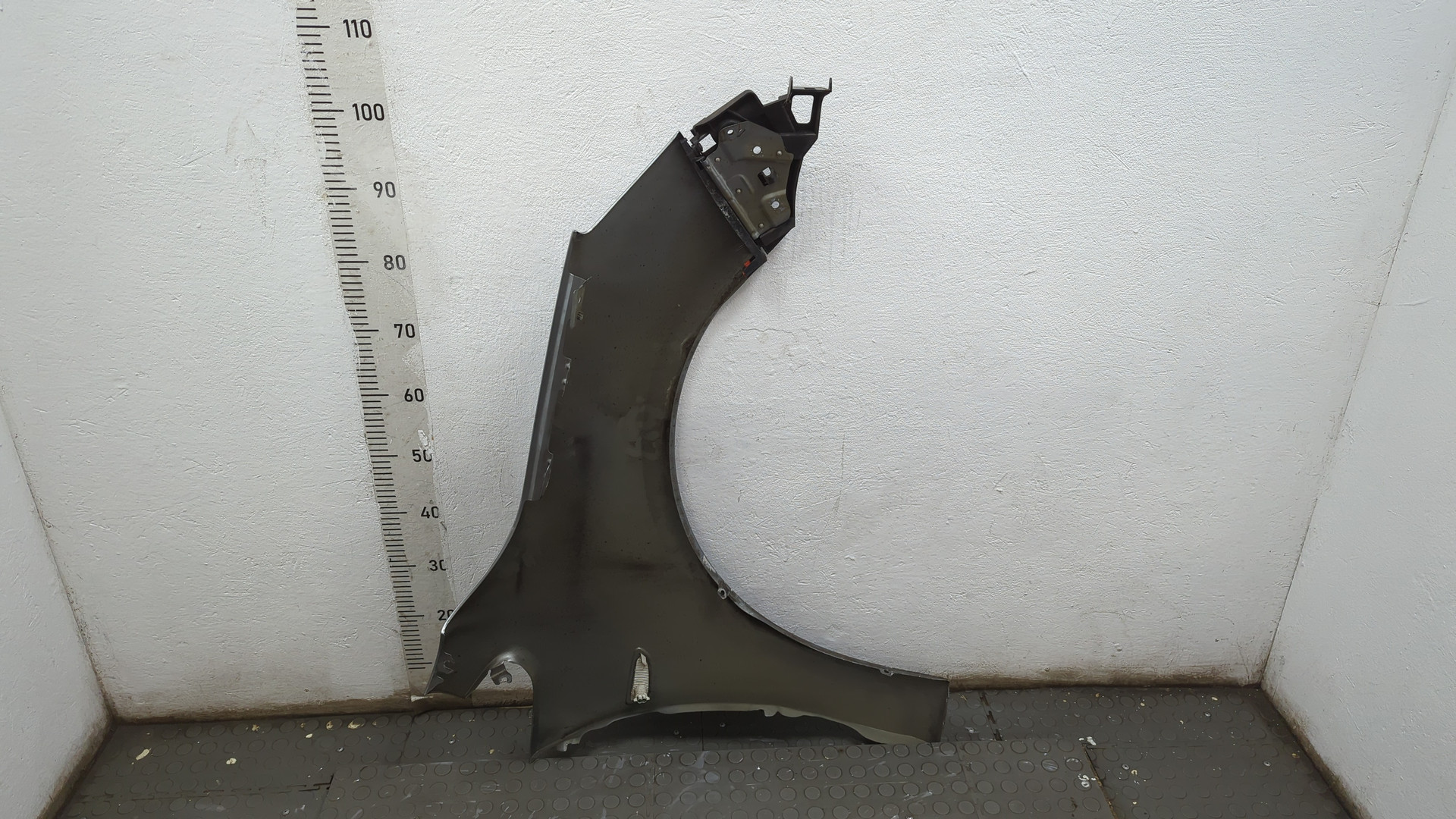 Крыло переднее левое