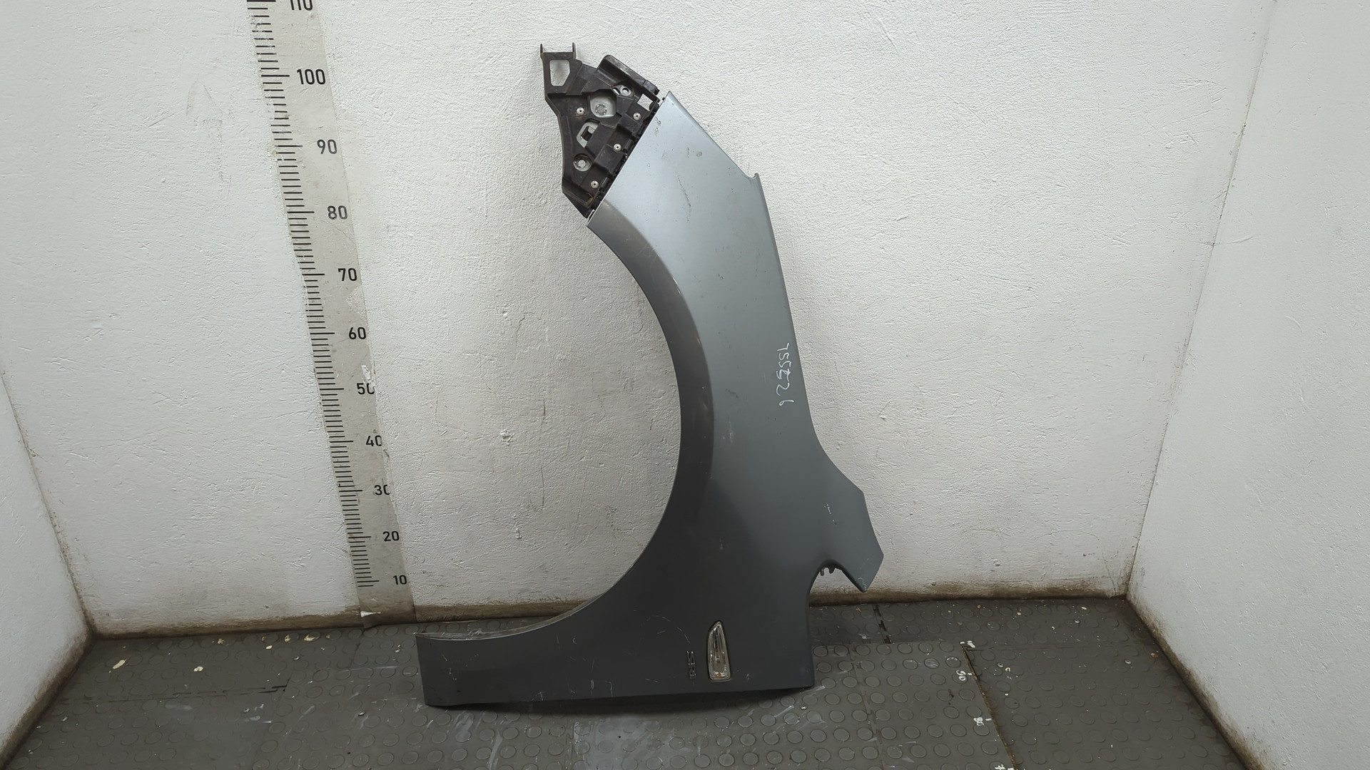 Крыло переднее левое