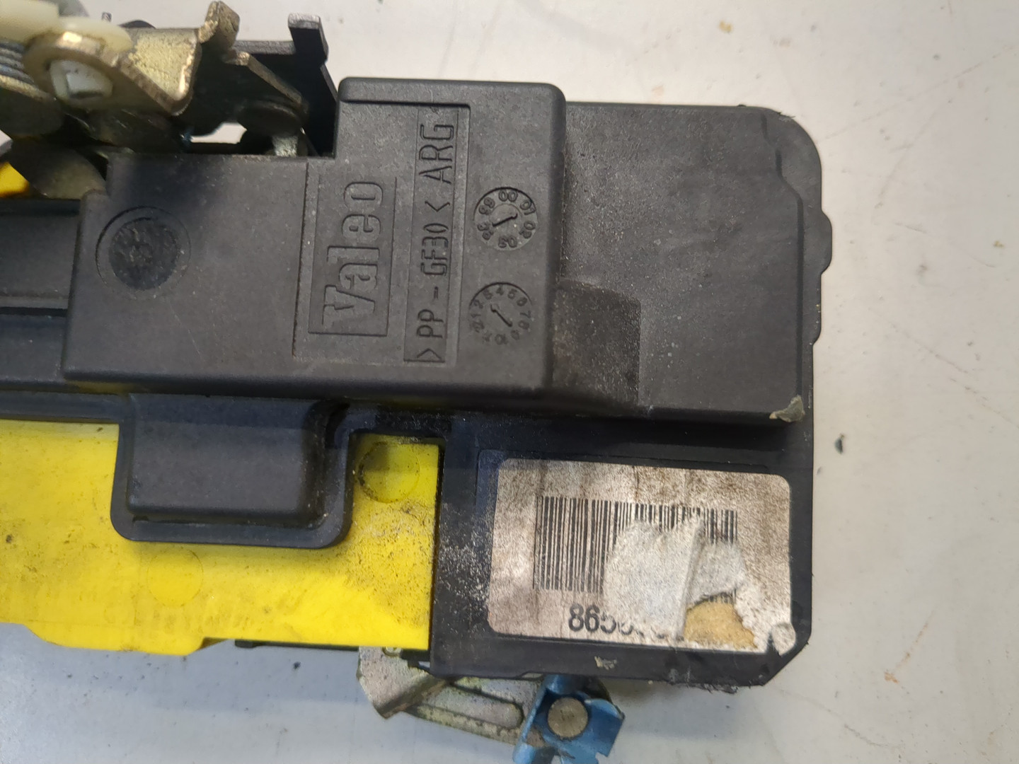 Замок двери задней левой