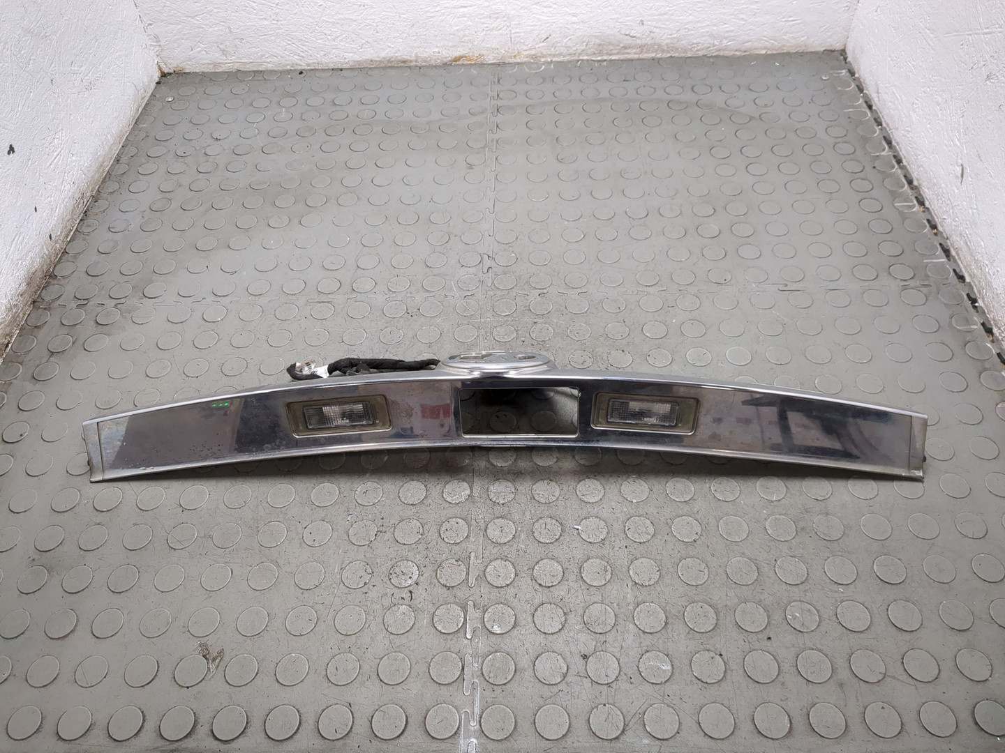 Накладка крышки багажника