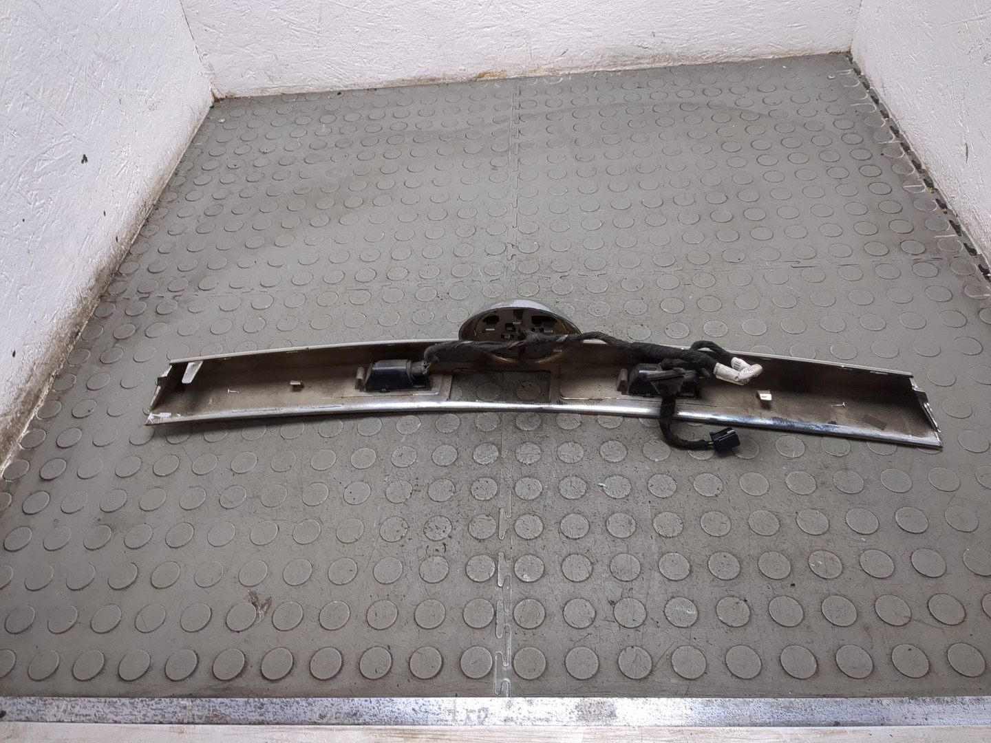 Накладка крышки багажника