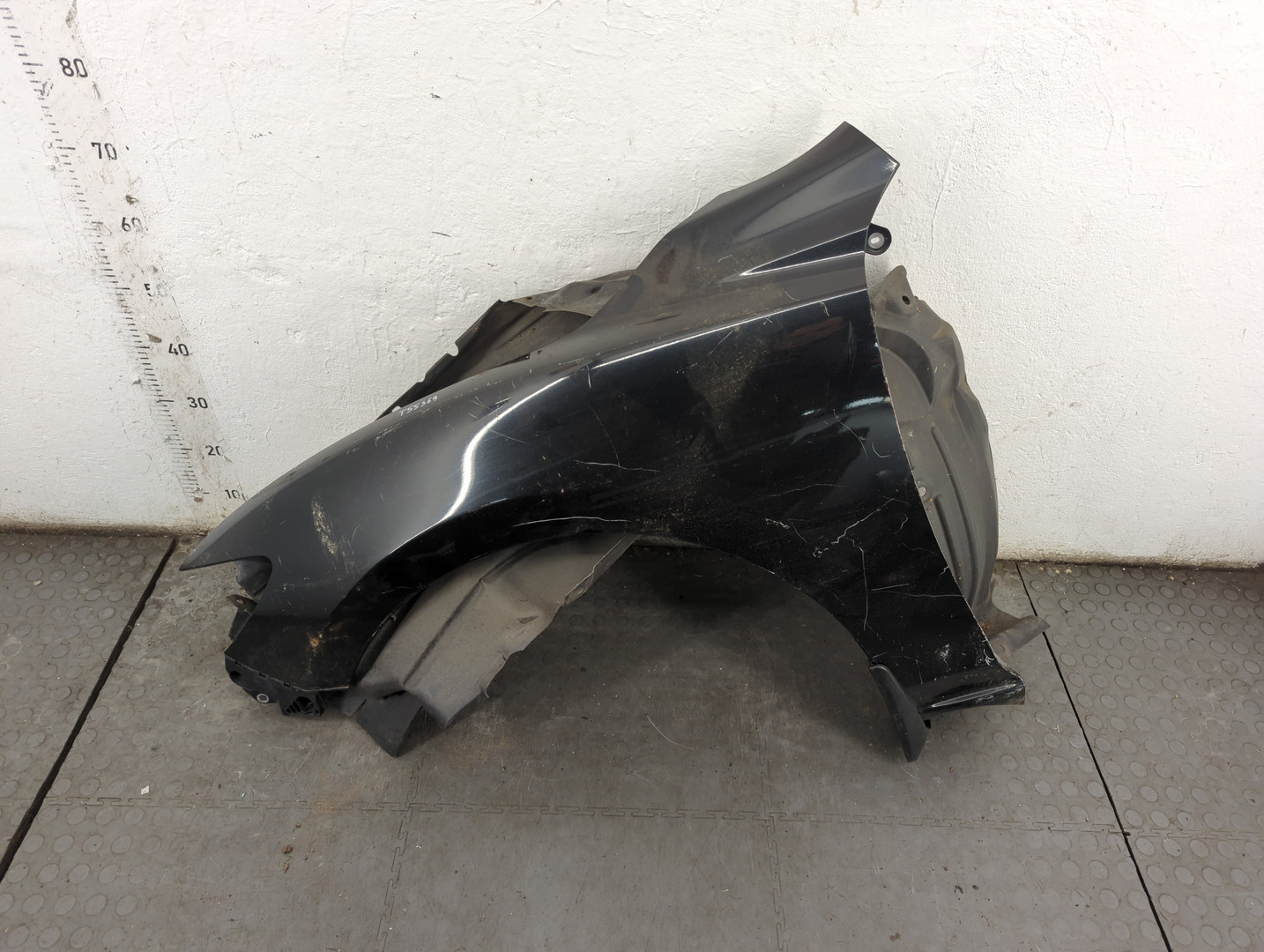 Крыло переднее левое