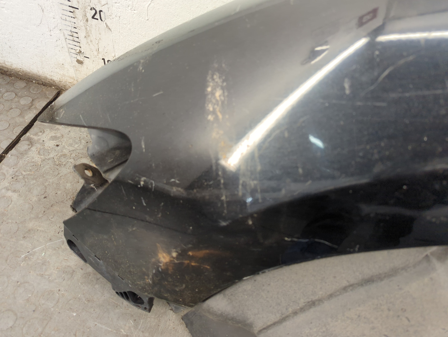 Крыло переднее левое