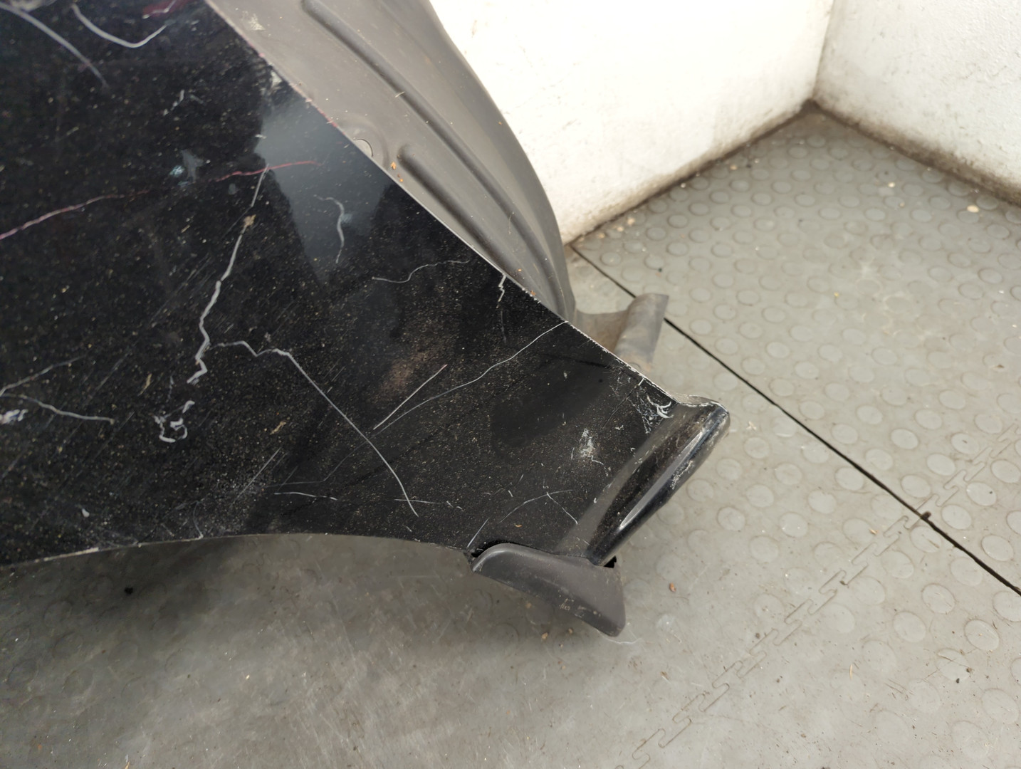 Крыло переднее левое