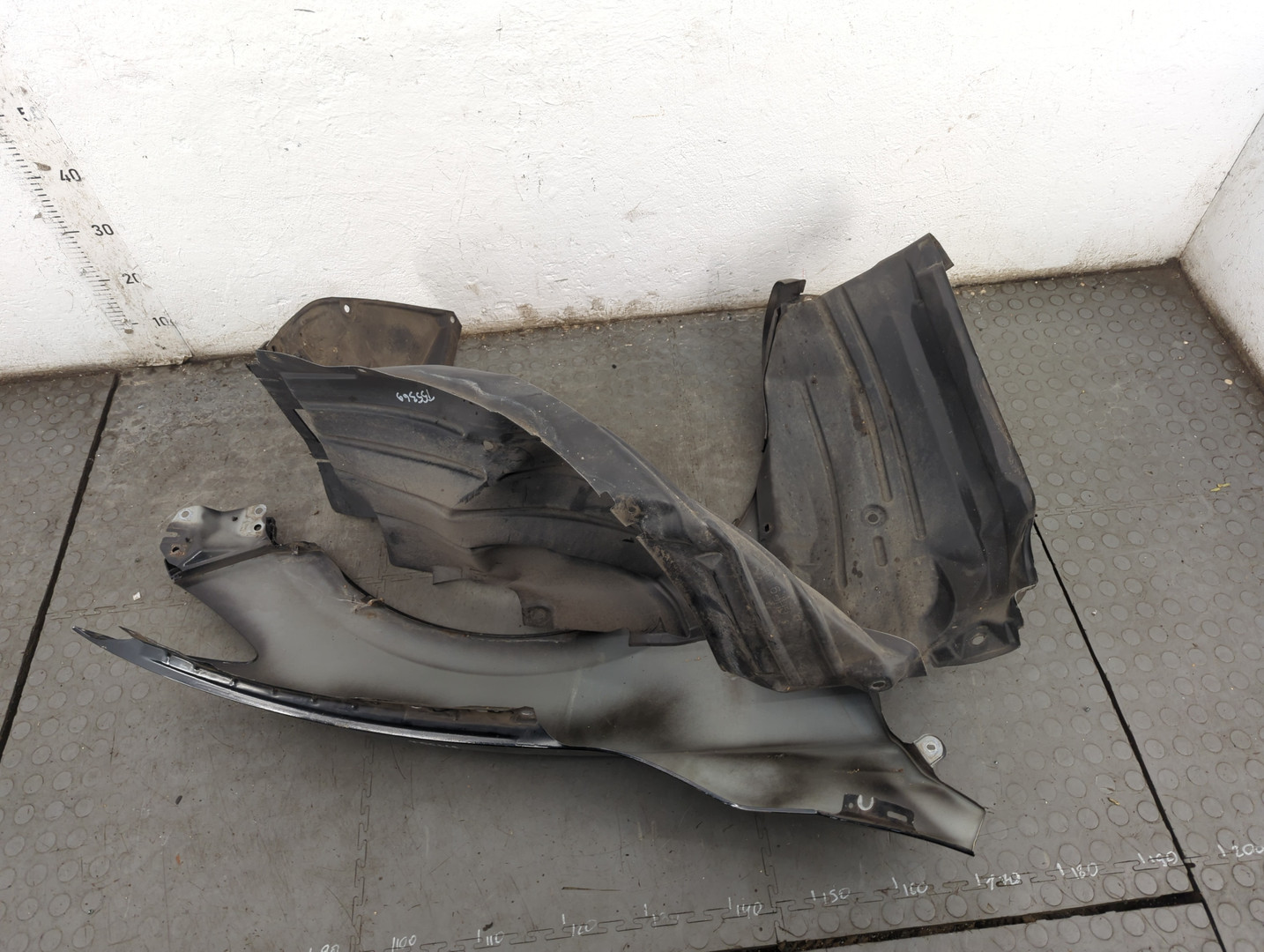 Крыло переднее левое