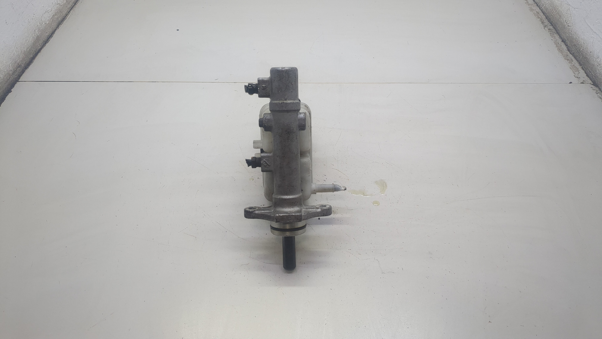 Цилиндр тормозной главный