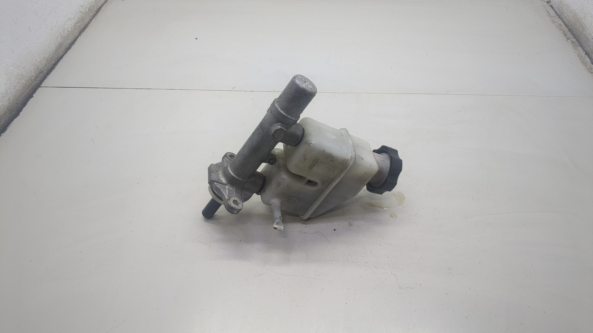 Цилиндр тормозной главный