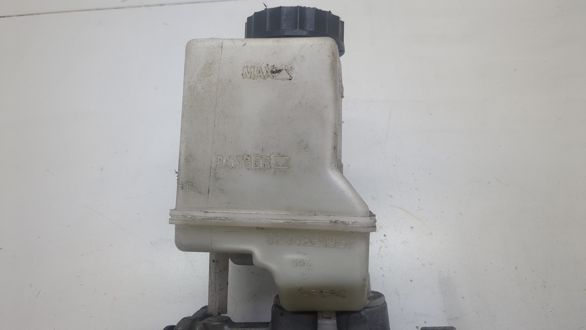 Цилиндр тормозной главный