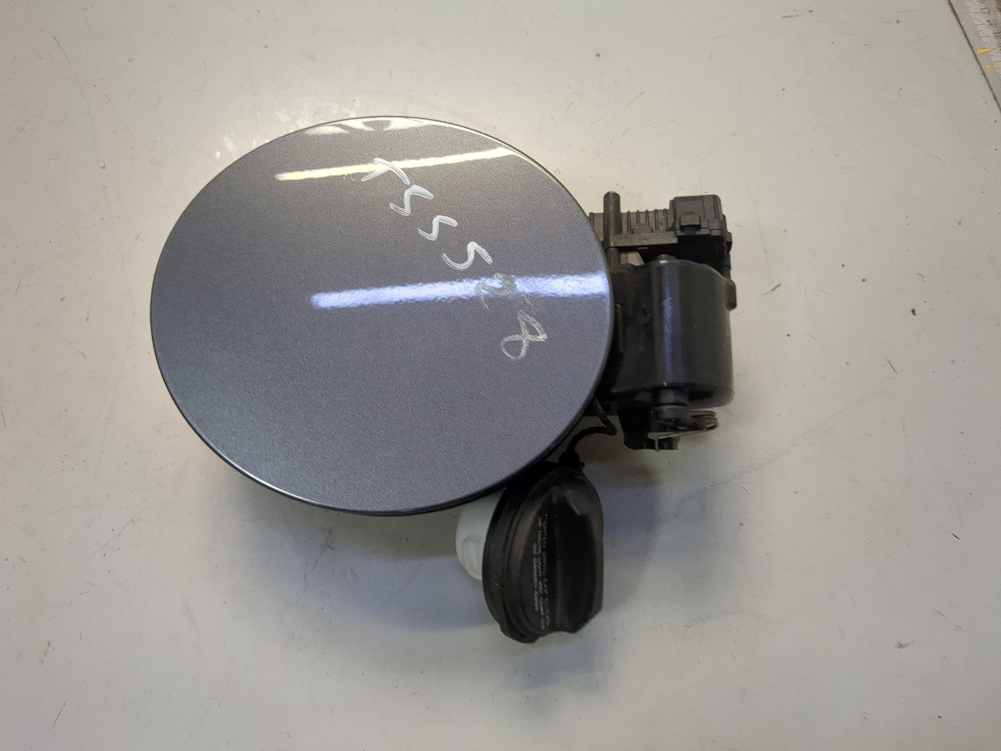 Лючок бензобака