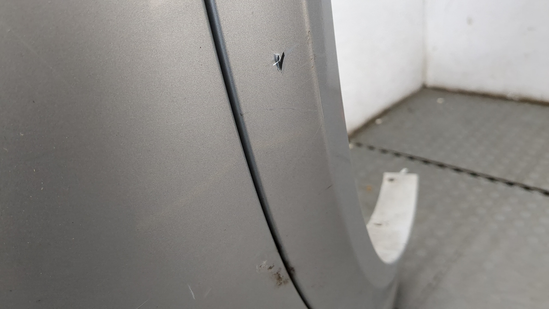 Крыло переднее правое