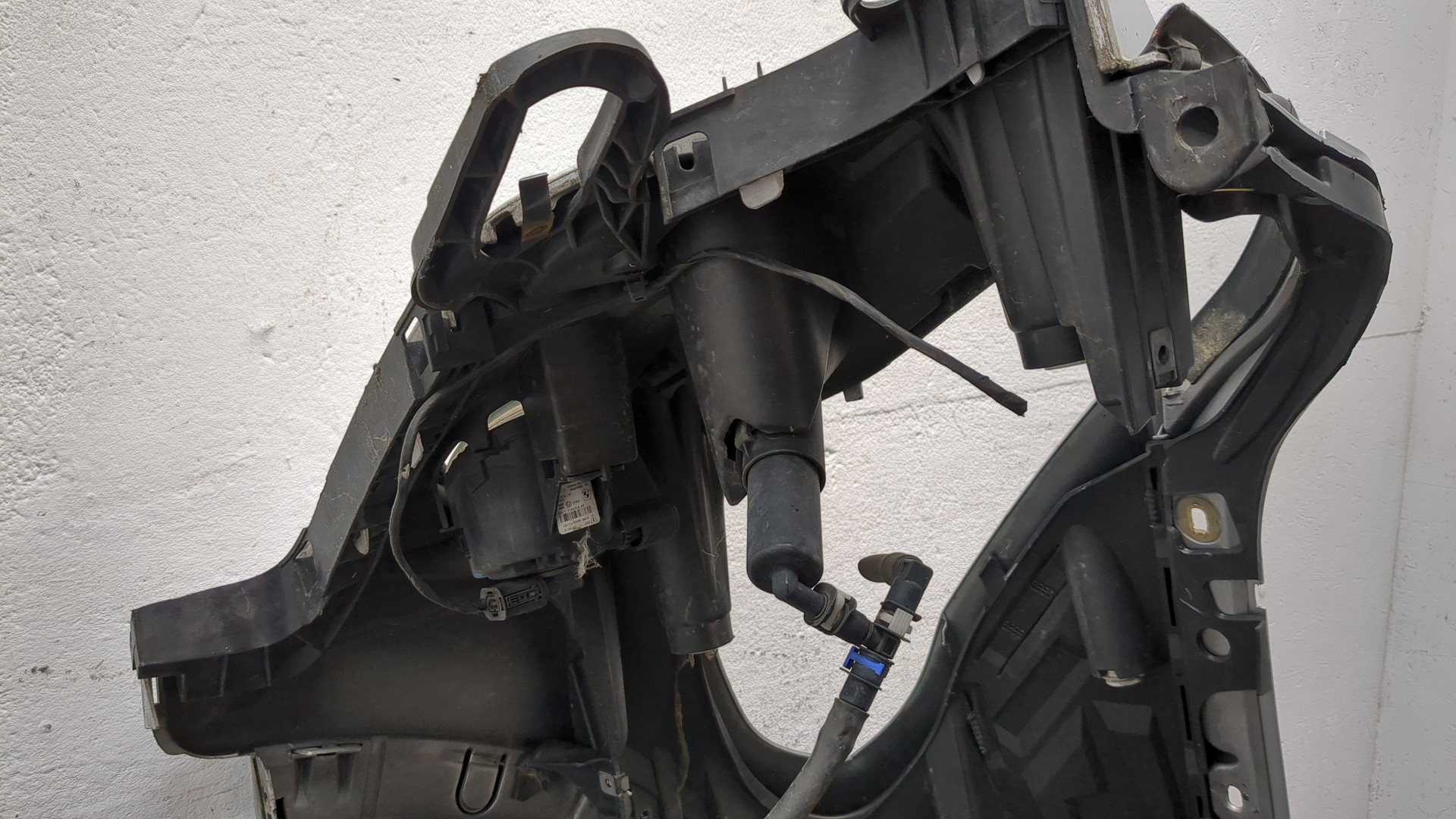 Крыло переднее правое