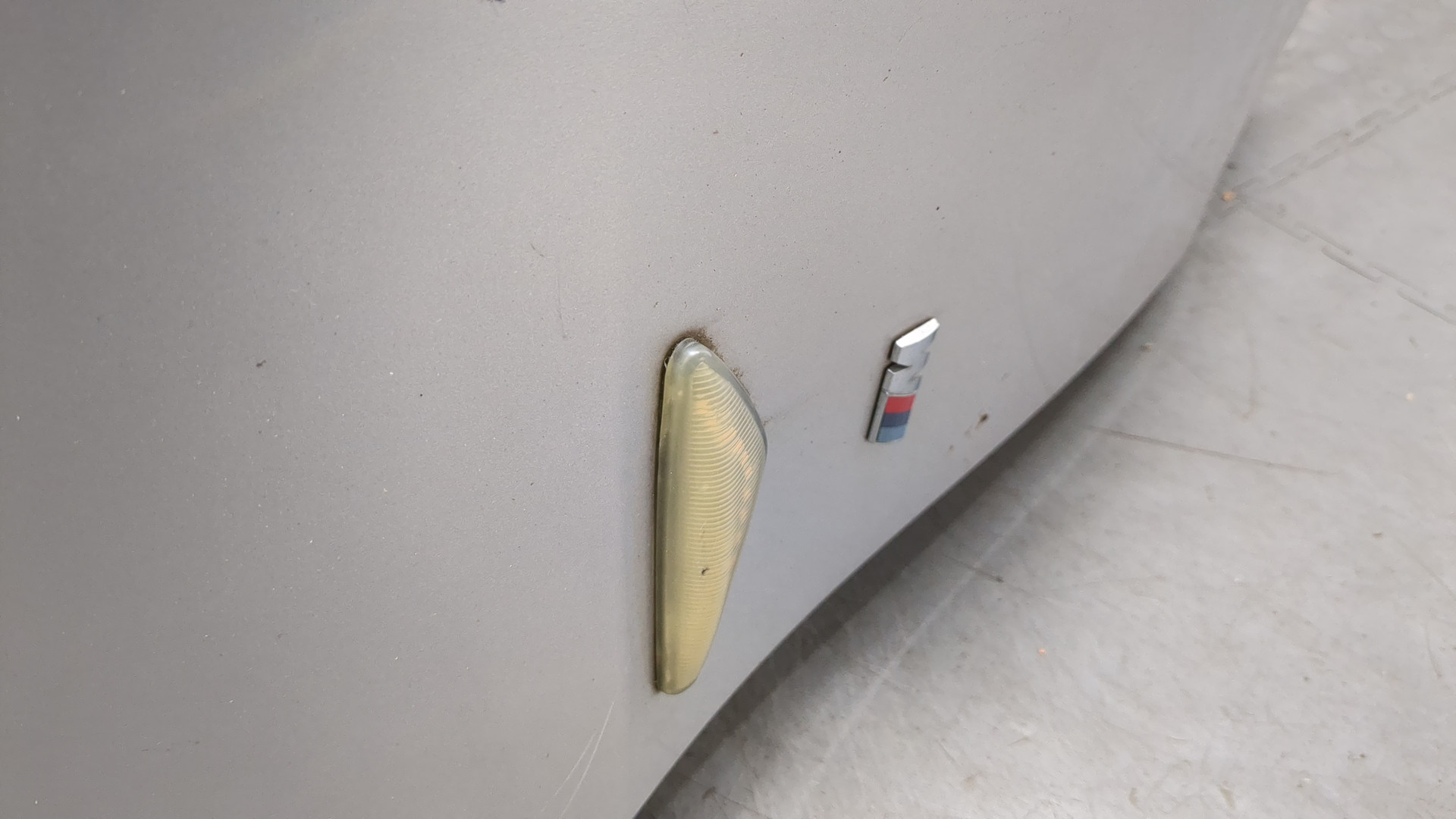 Крыло переднее правое