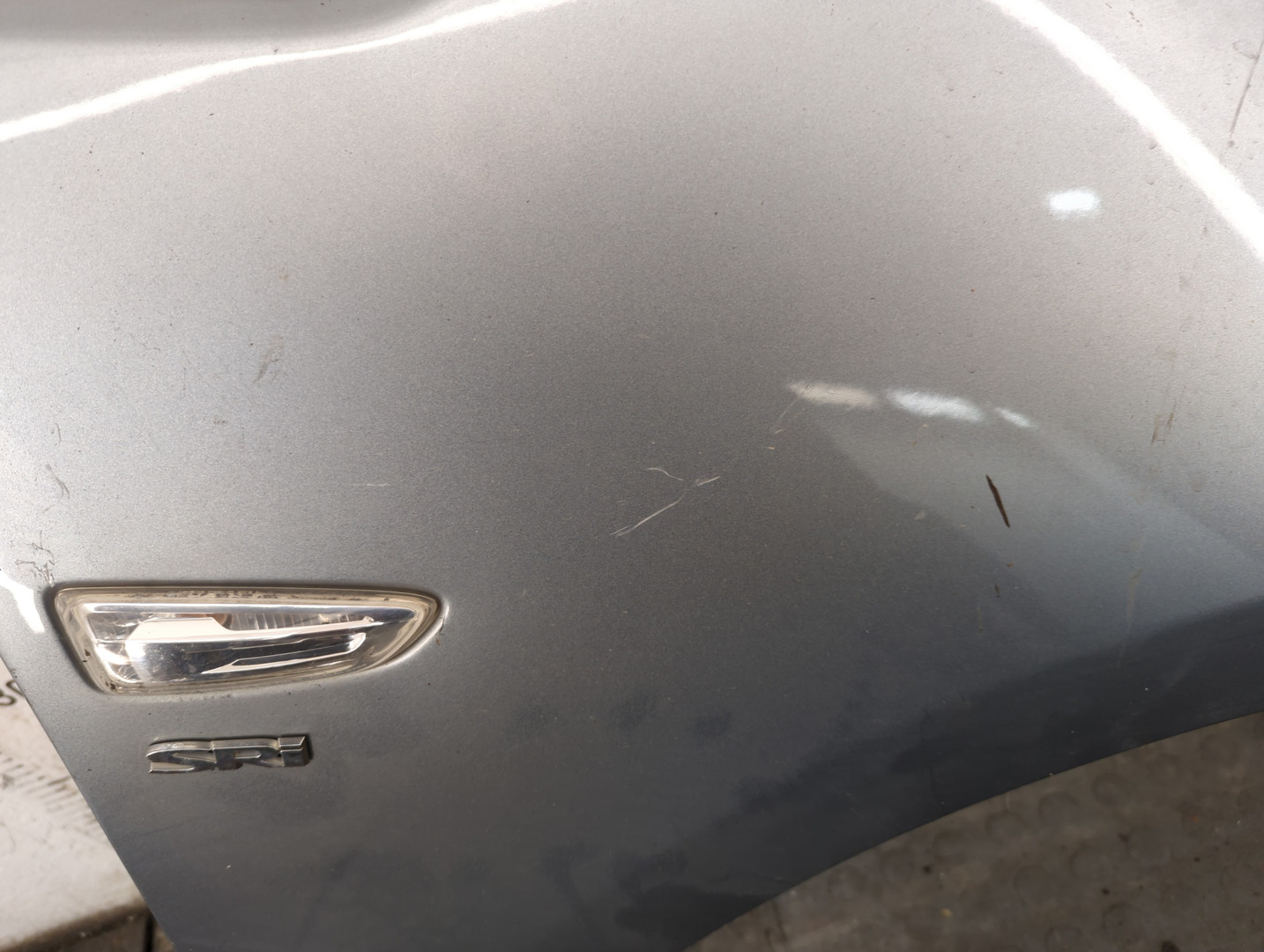 Крыло переднее правое