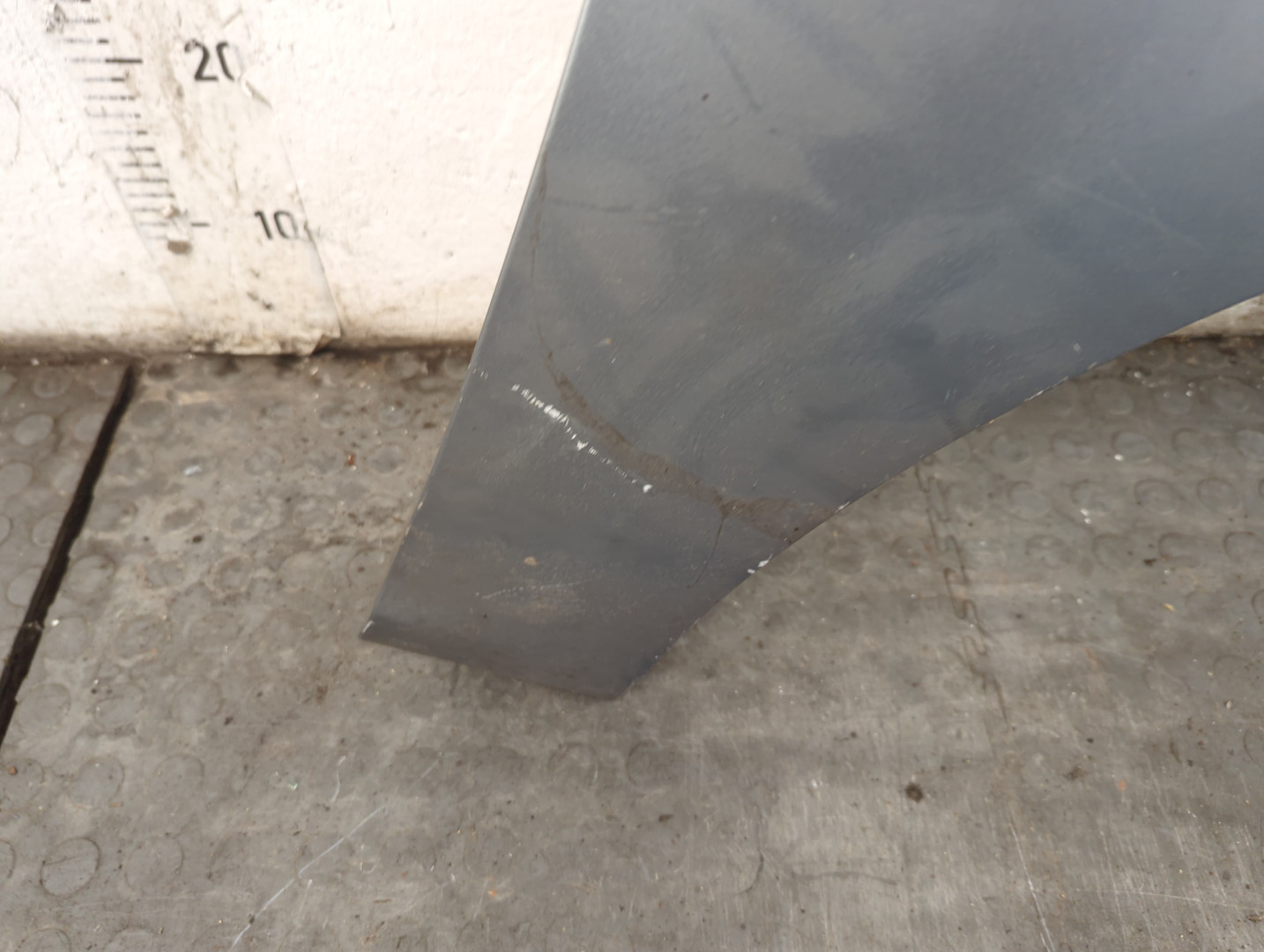 Крыло переднее правое