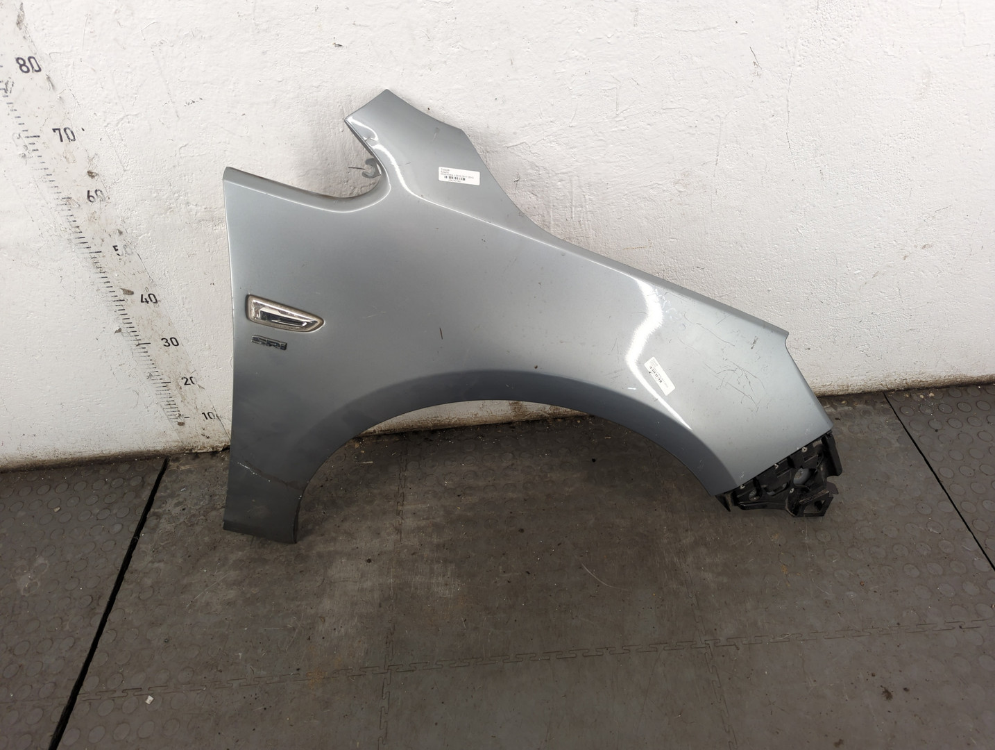 Крыло переднее правое