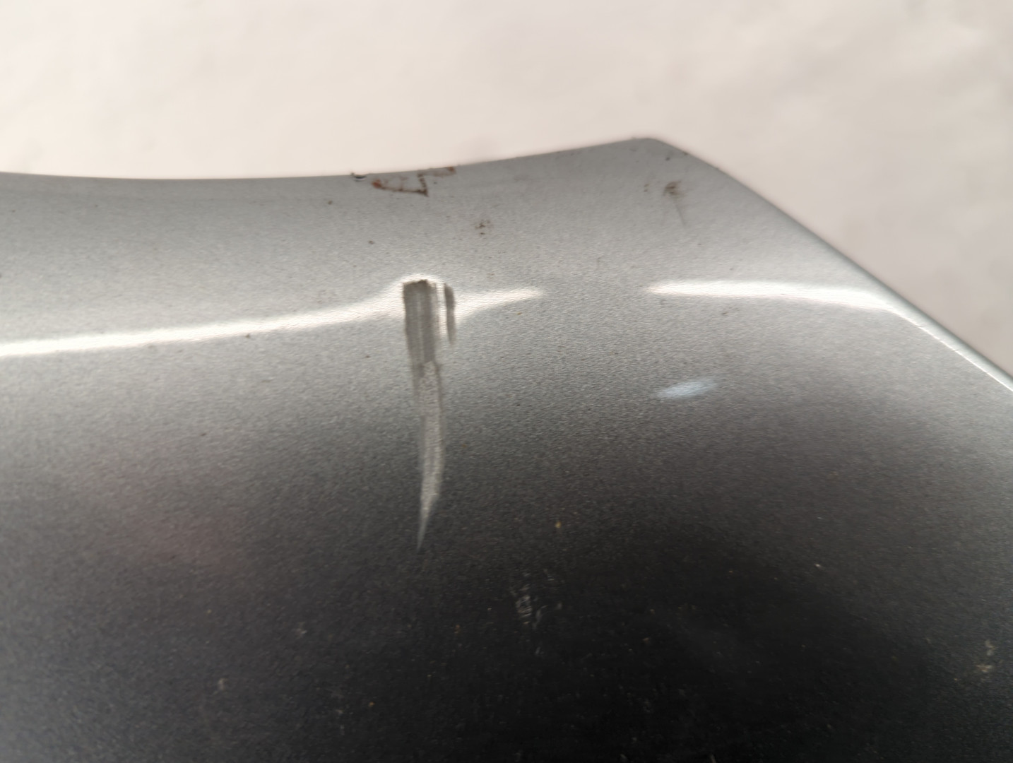 Крыло переднее правое