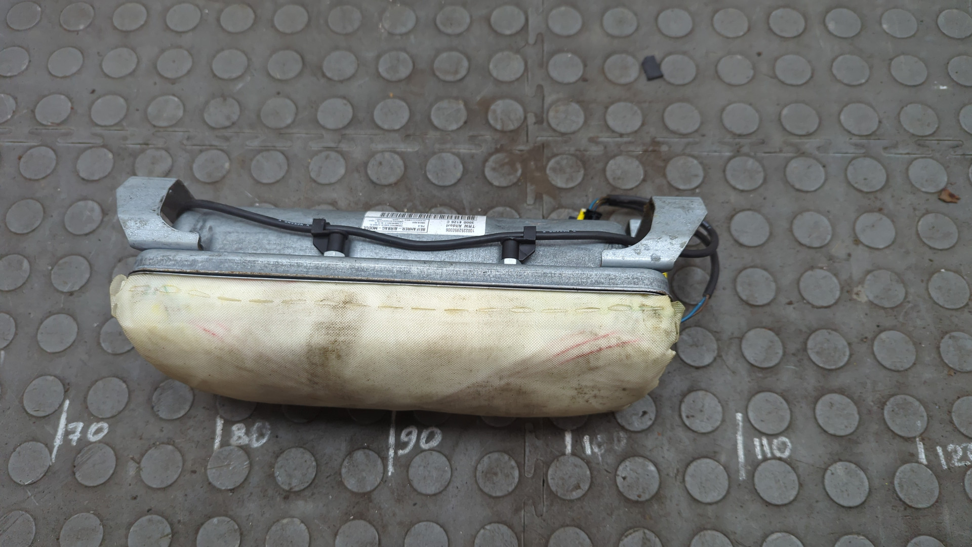 Подушка безопасности пассажирская (в торпедо)