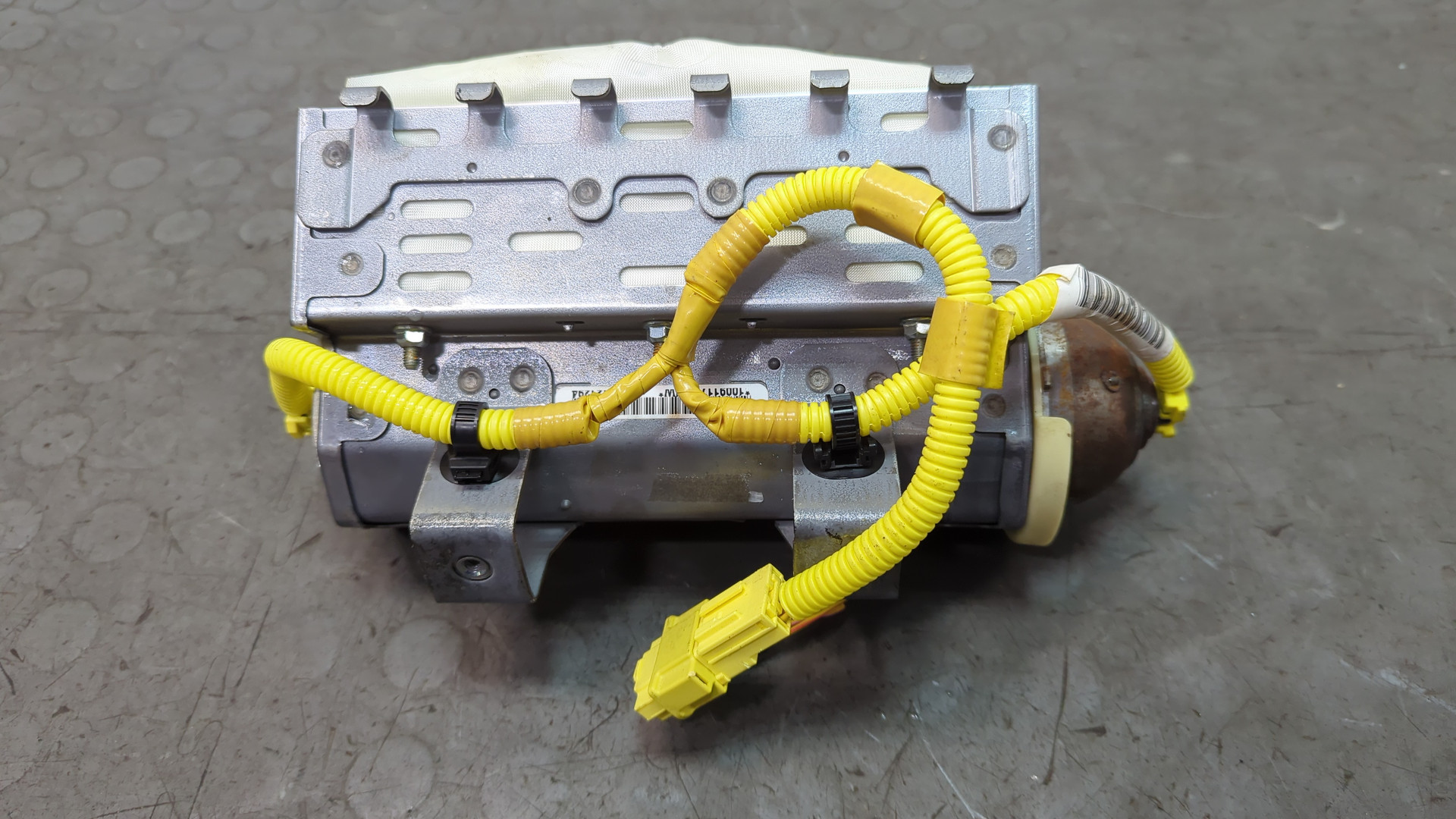 Подушка безопасности пассажирская (в торпедо)