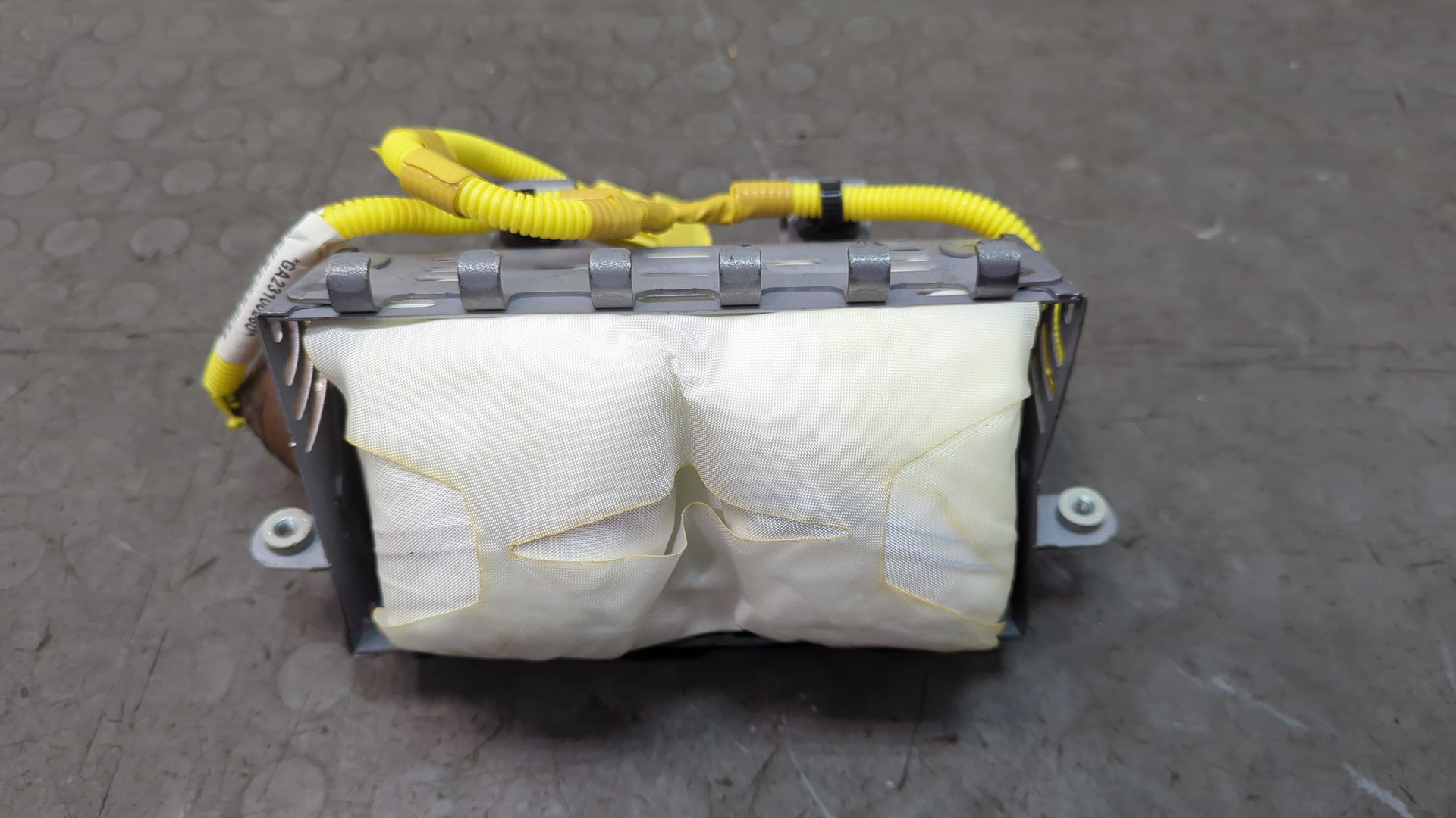 Подушка безопасности пассажирская (в торпедо)