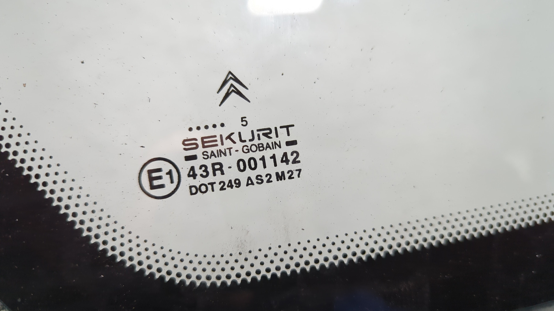 Стекло кузовное глухое правое