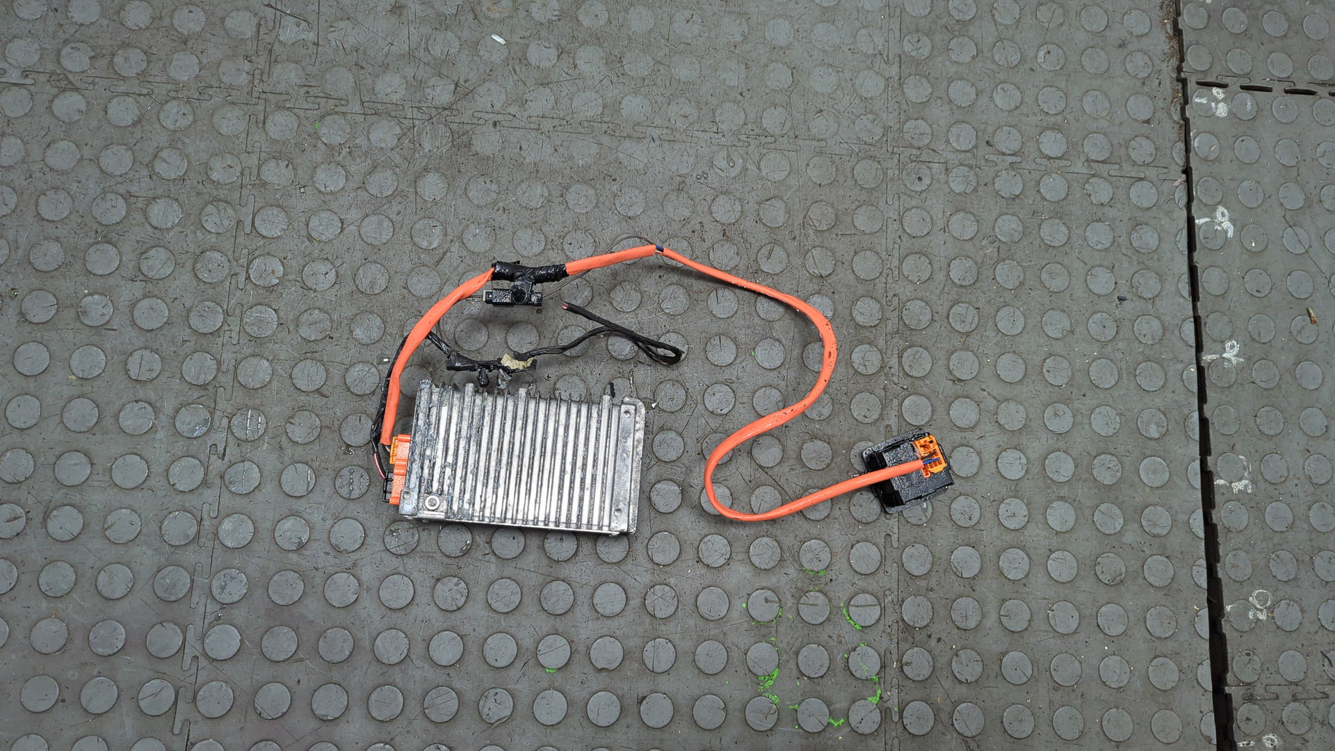 Преобразователь напряжения (адаптер)