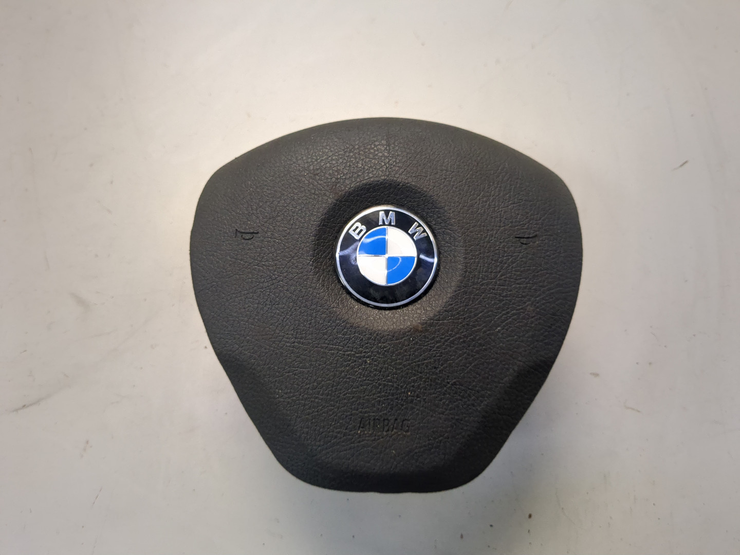 Подушка безопасности в рулевое колесо