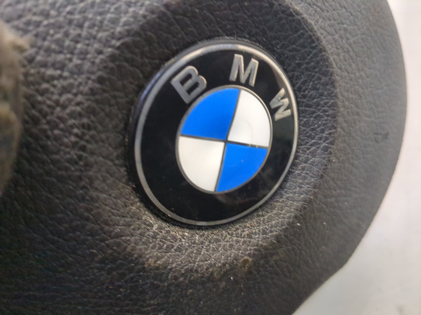 Подушка безопасности в рулевое колесо