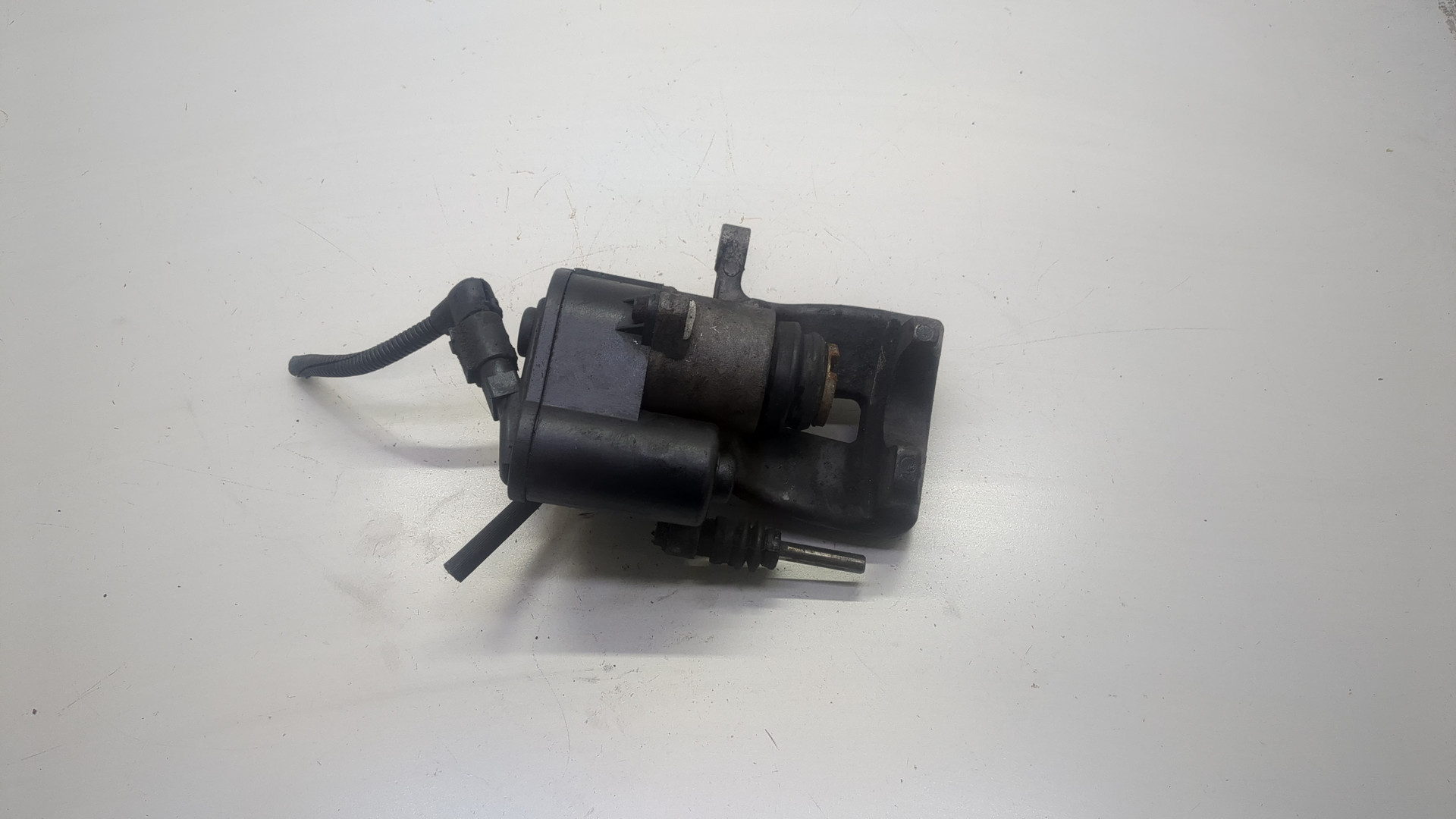 Суппорт задний левый