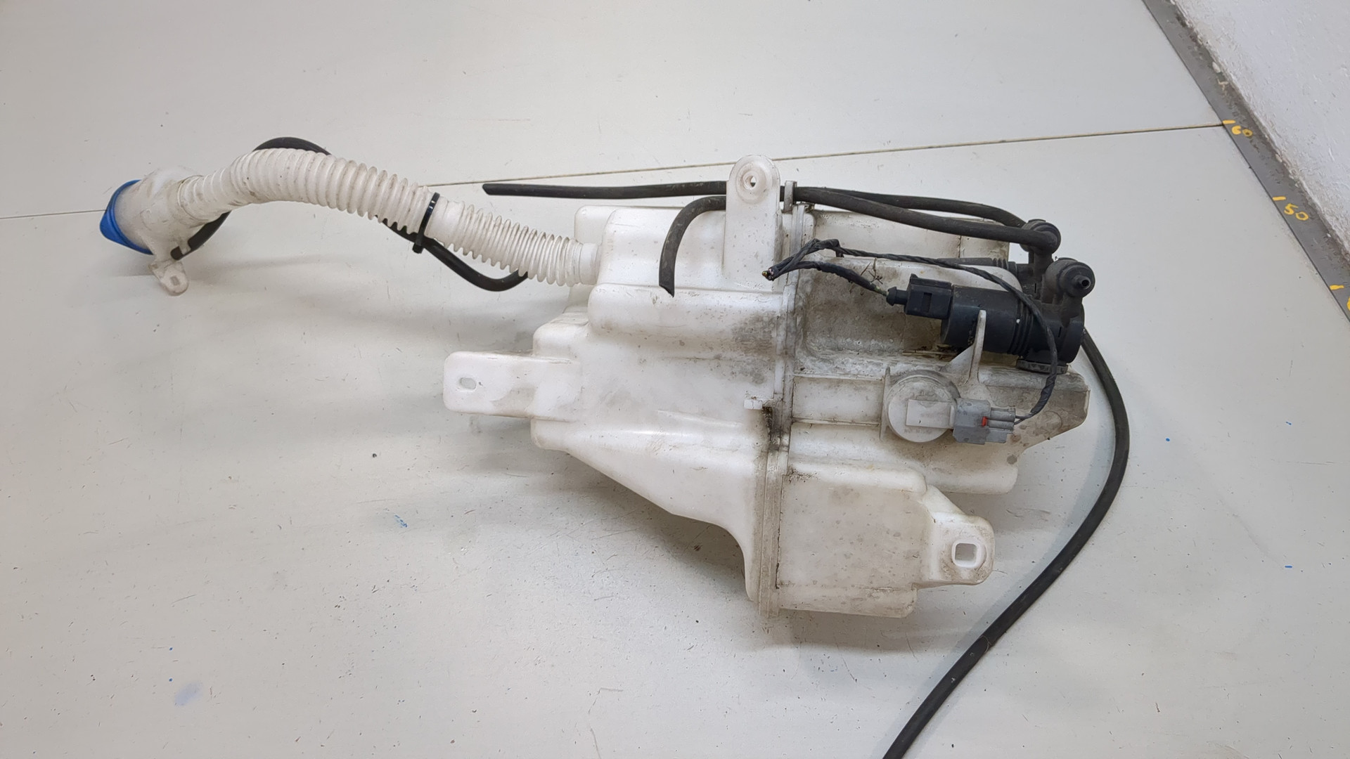 Бачок омывателя лобового стекла