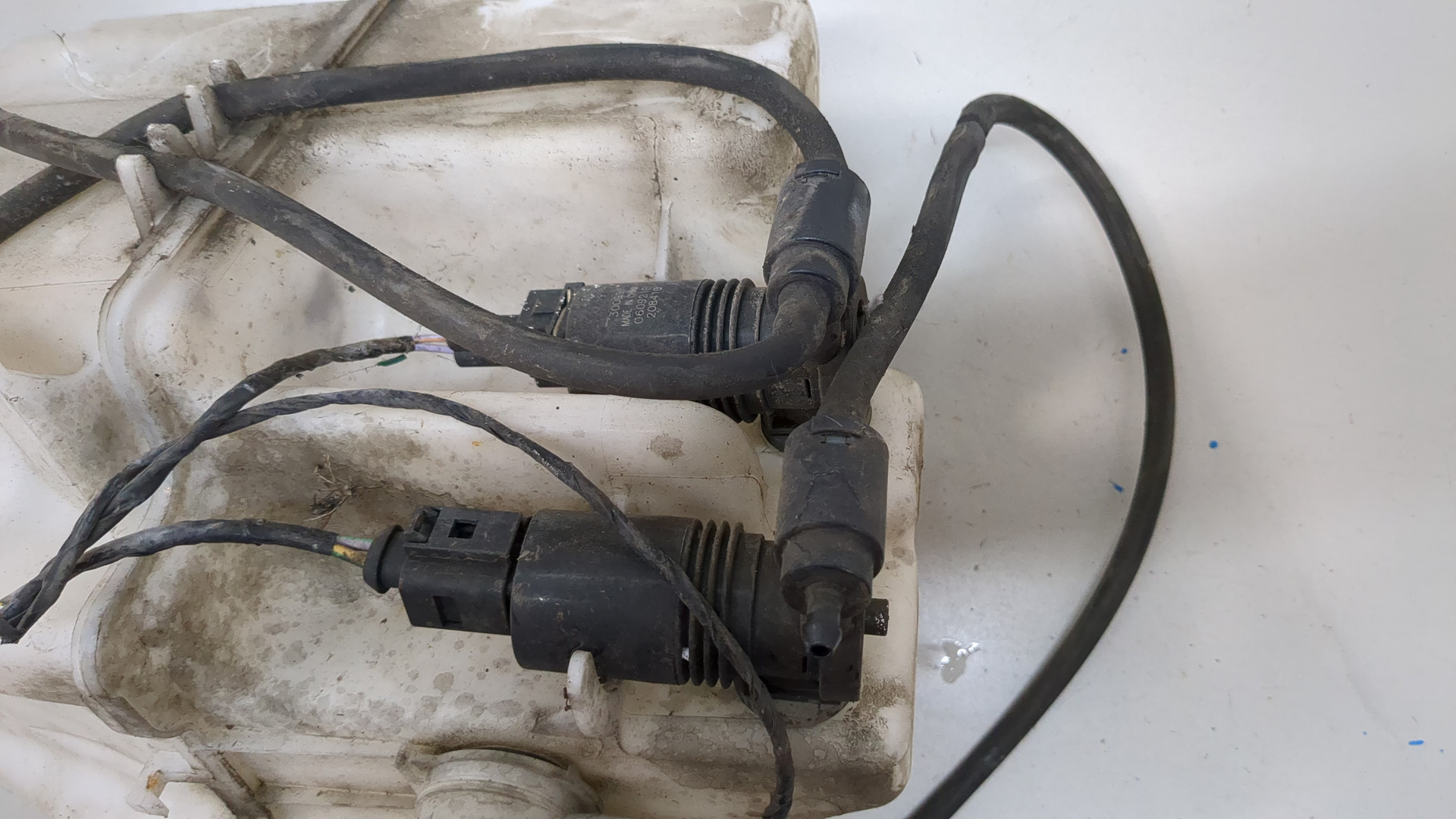 Бачок омывателя лобового стекла