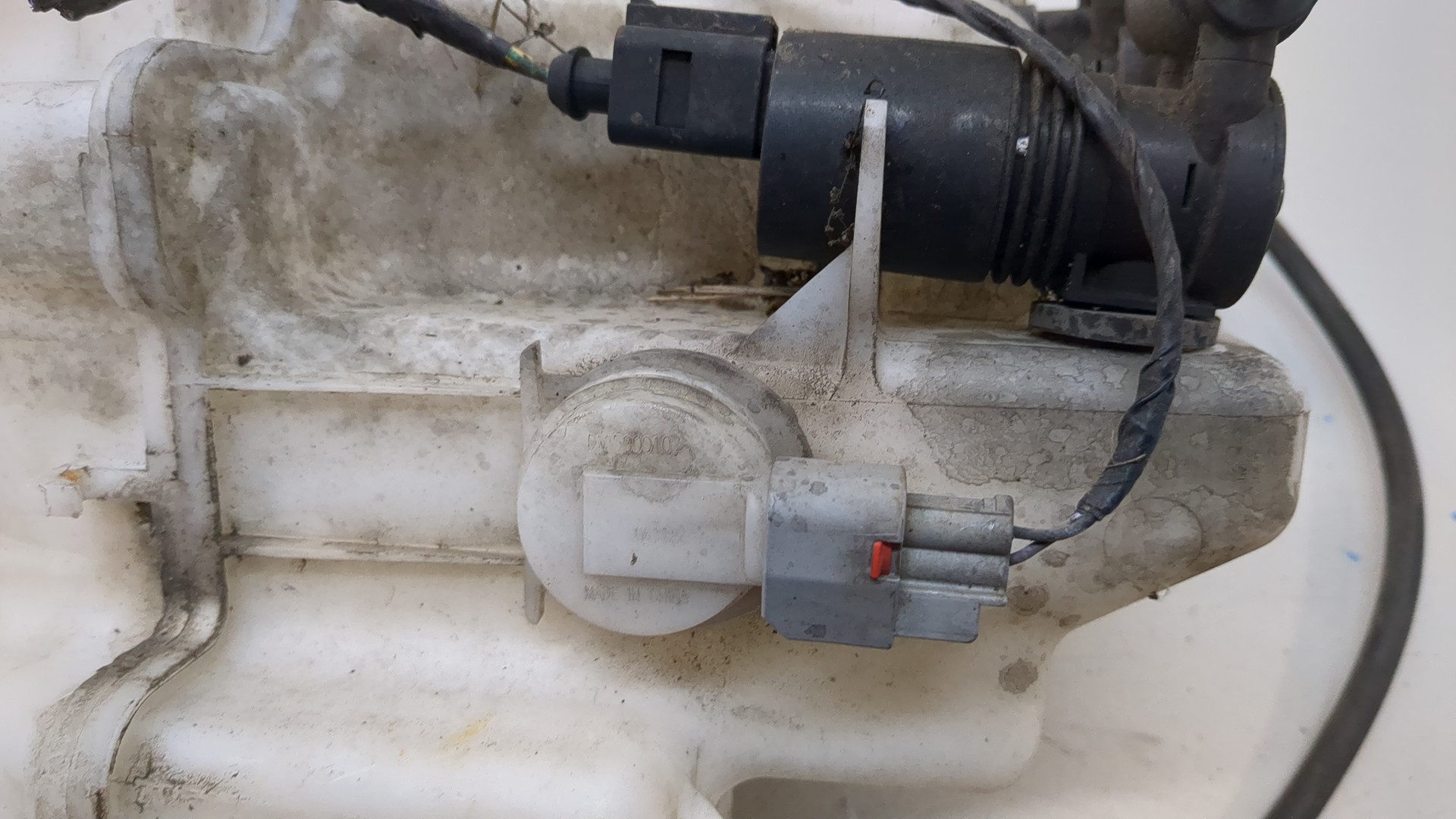 Бачок омывателя лобового стекла