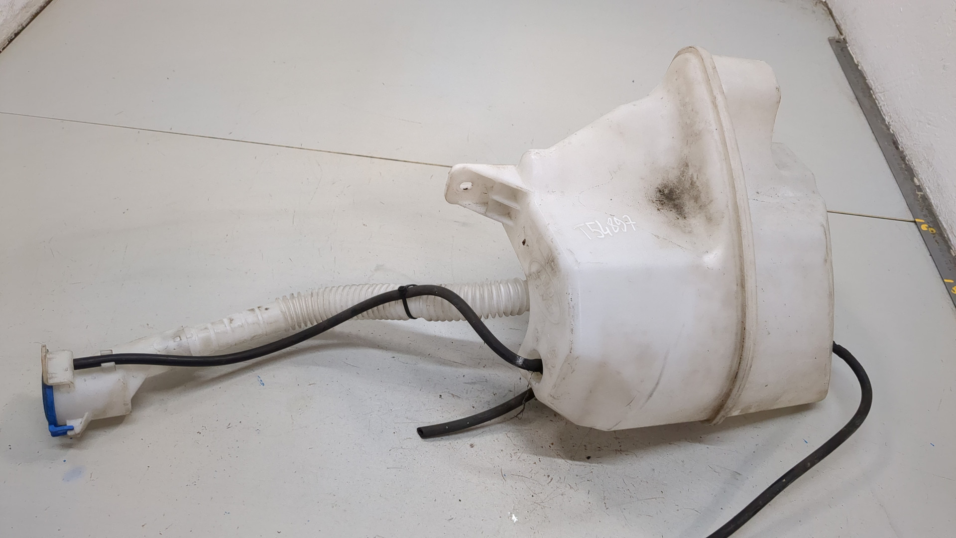 Бачок омывателя лобового стекла