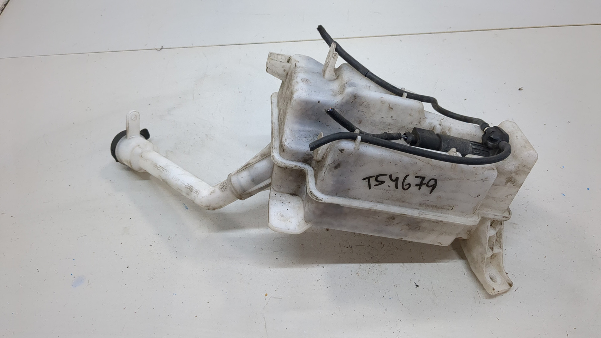 Бачок омывателя лобового стекла