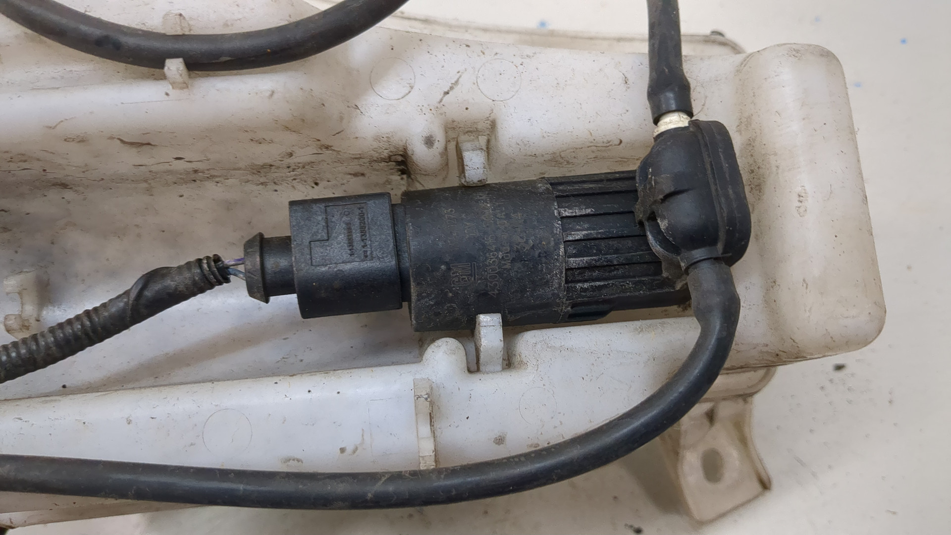 Бачок омывателя лобового стекла