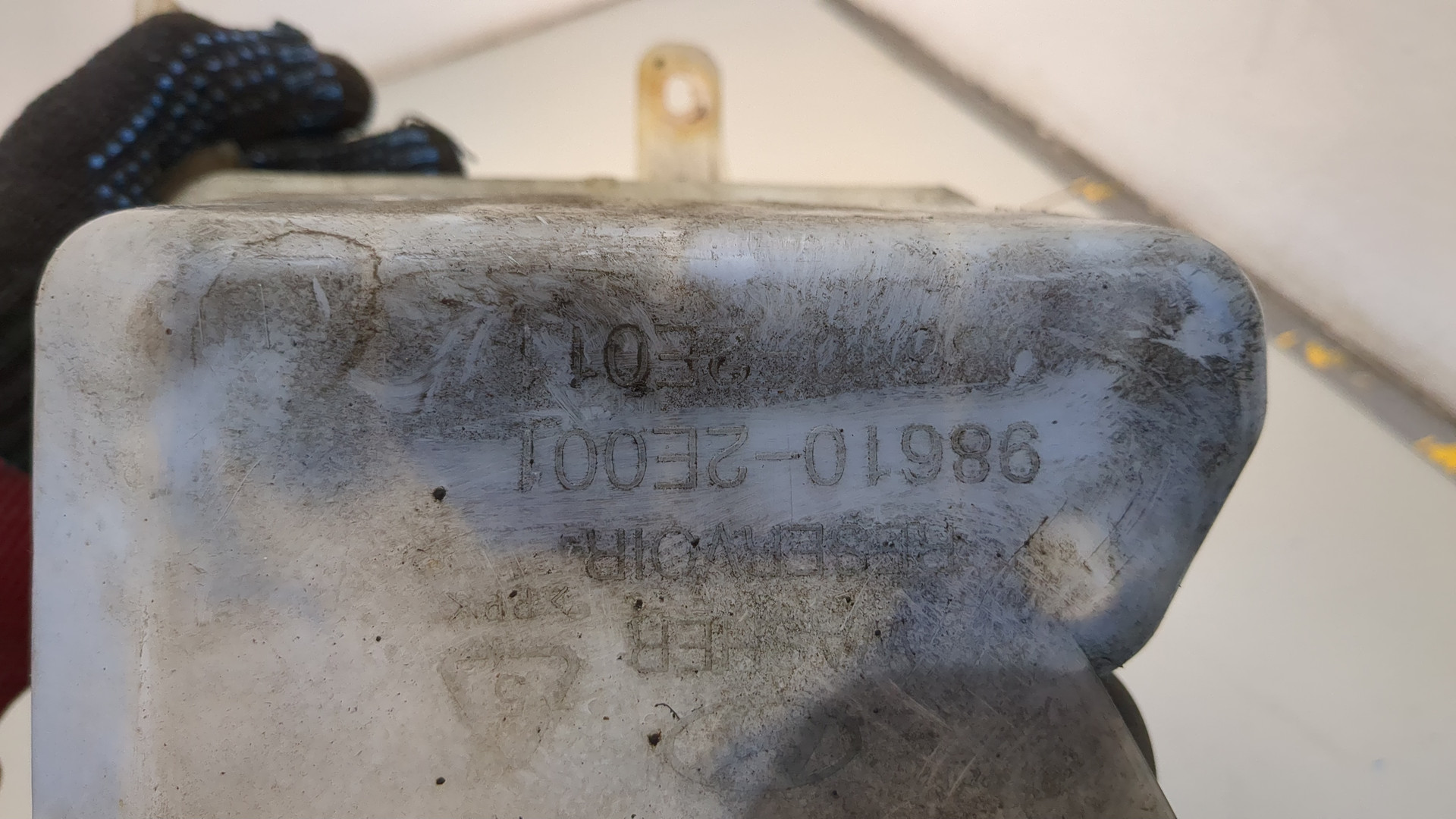 Бачок омывателя лобового стекла