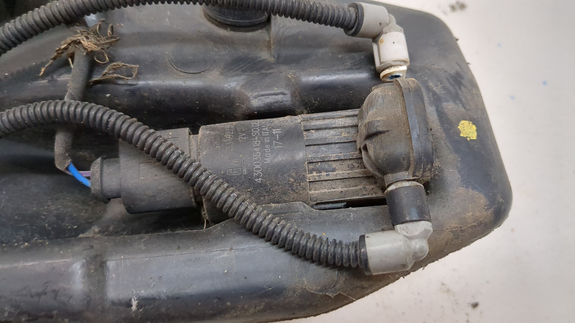 Бачок омывателя лобового стекла