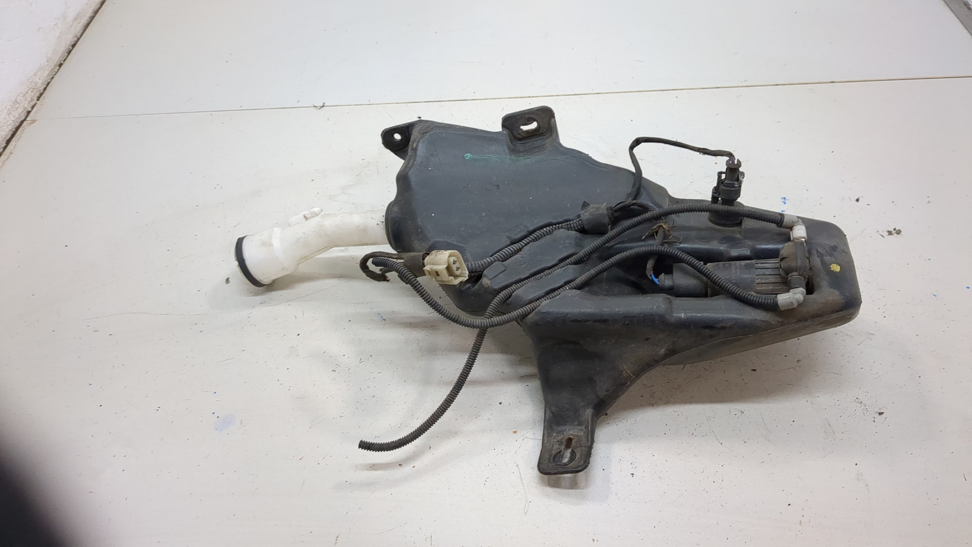 Бачок омывателя лобового стекла