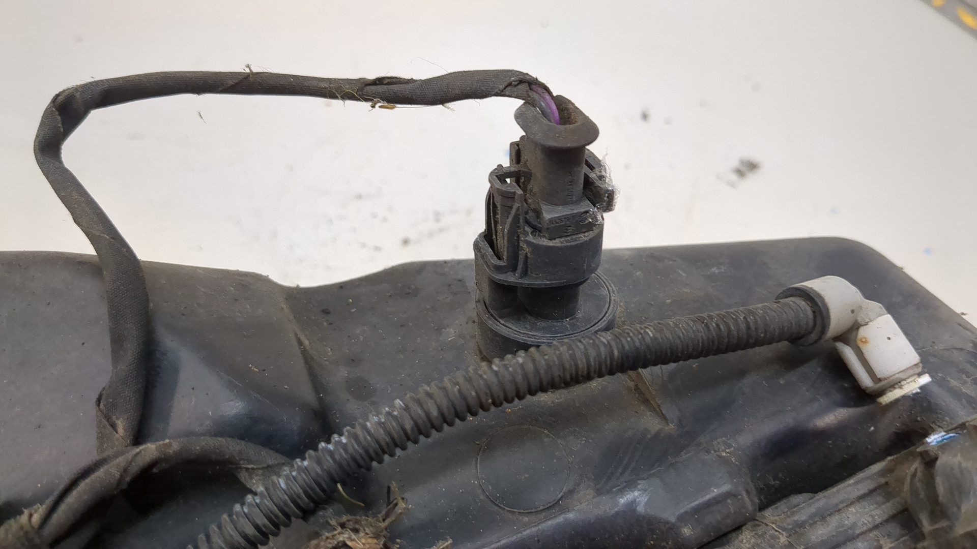 Бачок омывателя лобового стекла