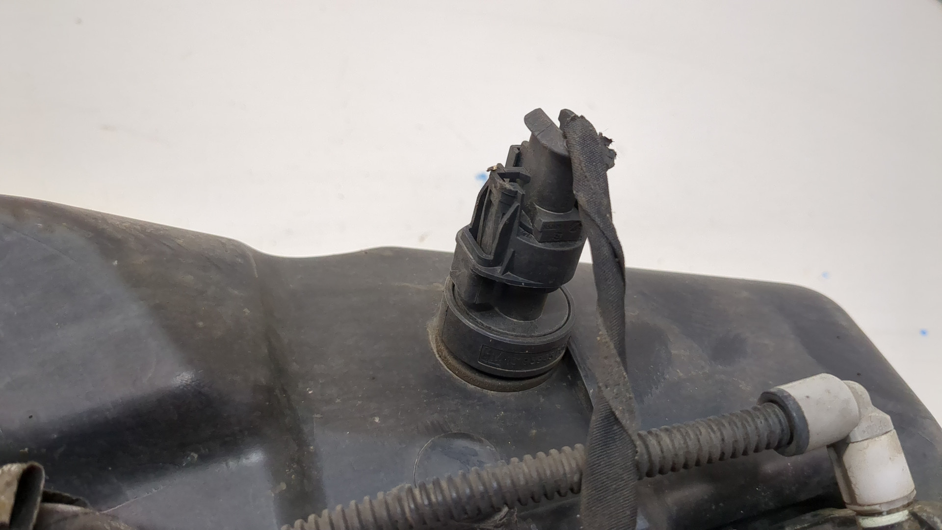 Бачок омывателя лобового стекла