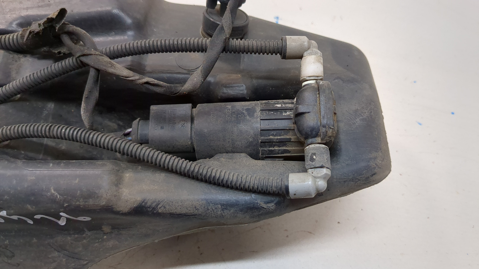 Бачок омывателя лобового стекла