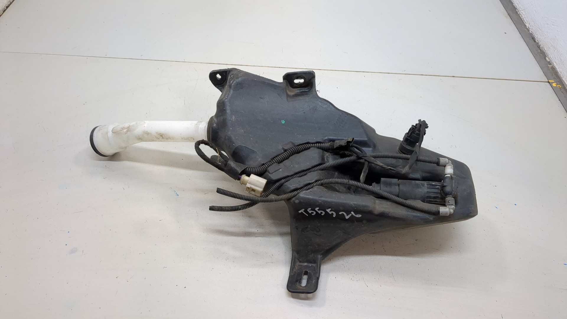 Бачок омывателя лобового стекла