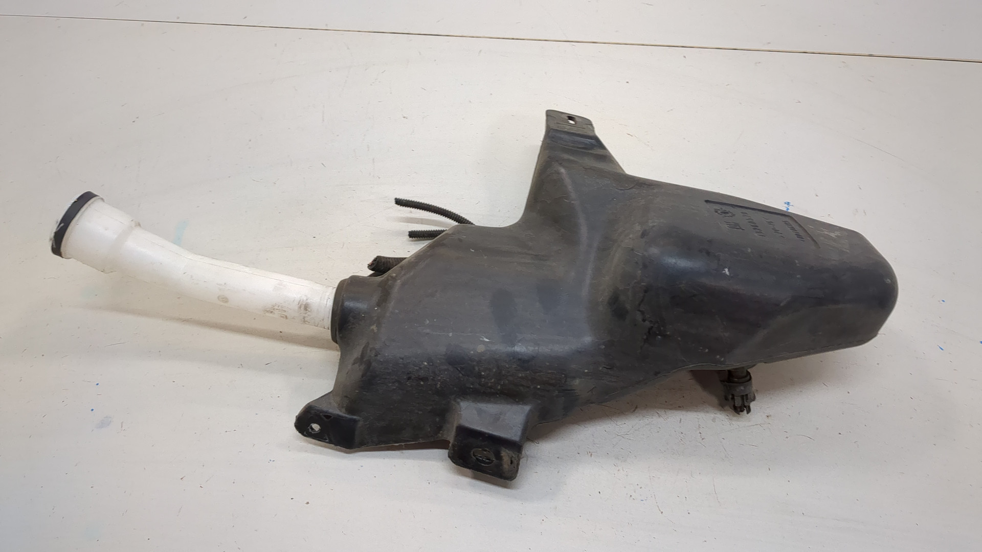 Бачок омывателя лобового стекла