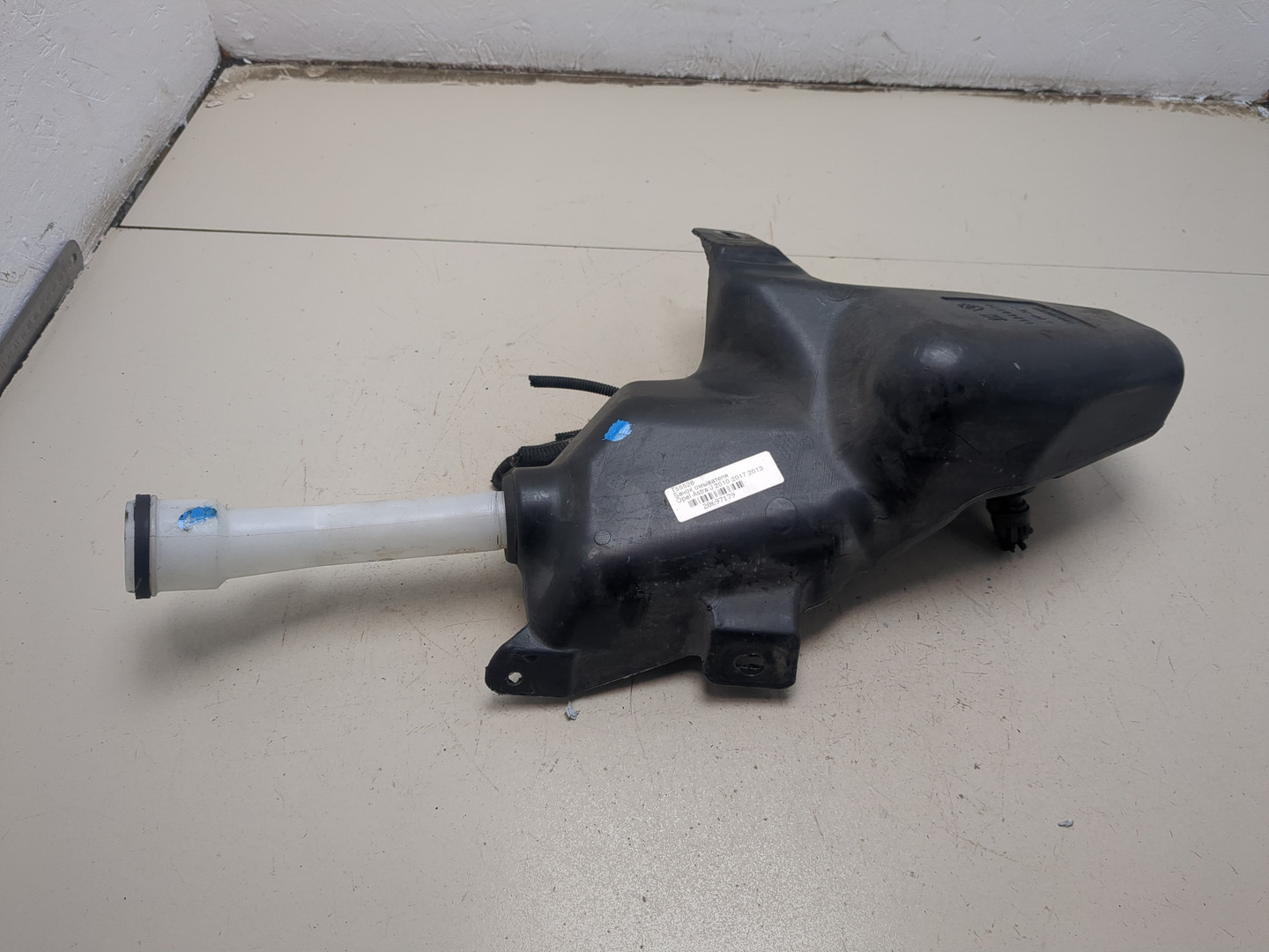 Бачок омывателя лобового стекла